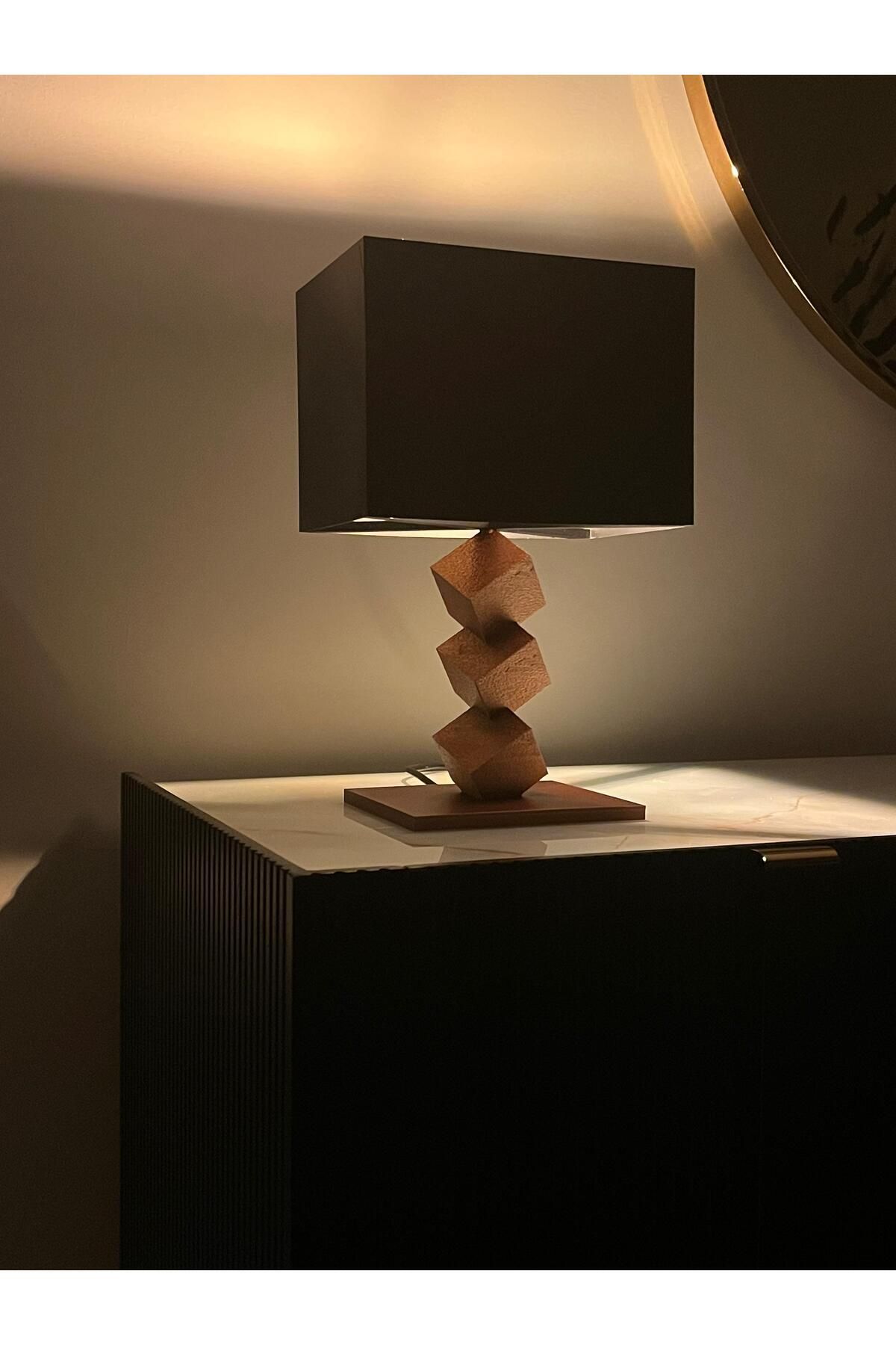 solary sistem Modern Geometrik Tasarımlı Masa Lambası – Şık ve Farklı Dekoratif Abajur