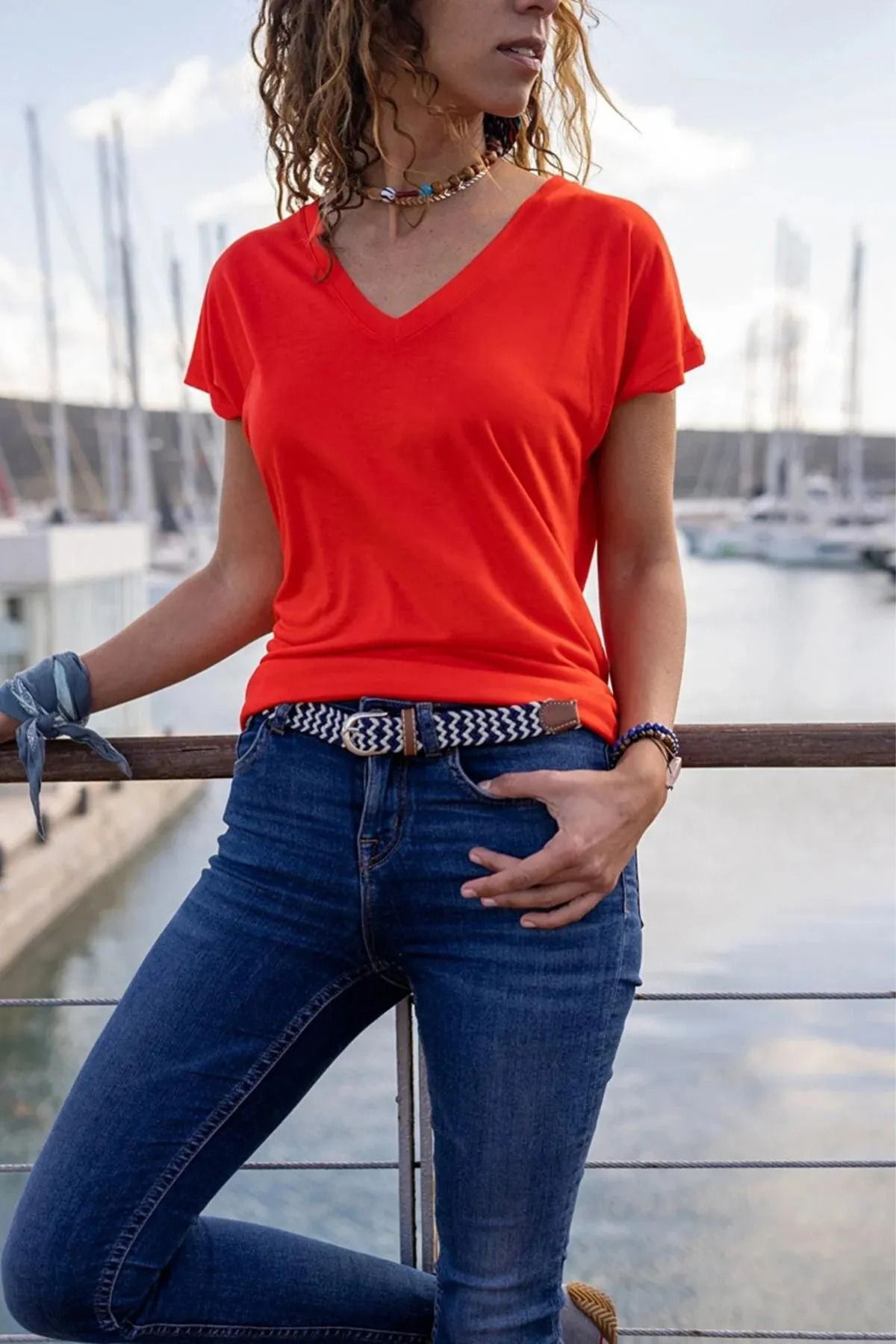 ModaLavida Pamuklu Penye Kumaş V Yaka Oversize Kısa Kol Kadın T-shirt