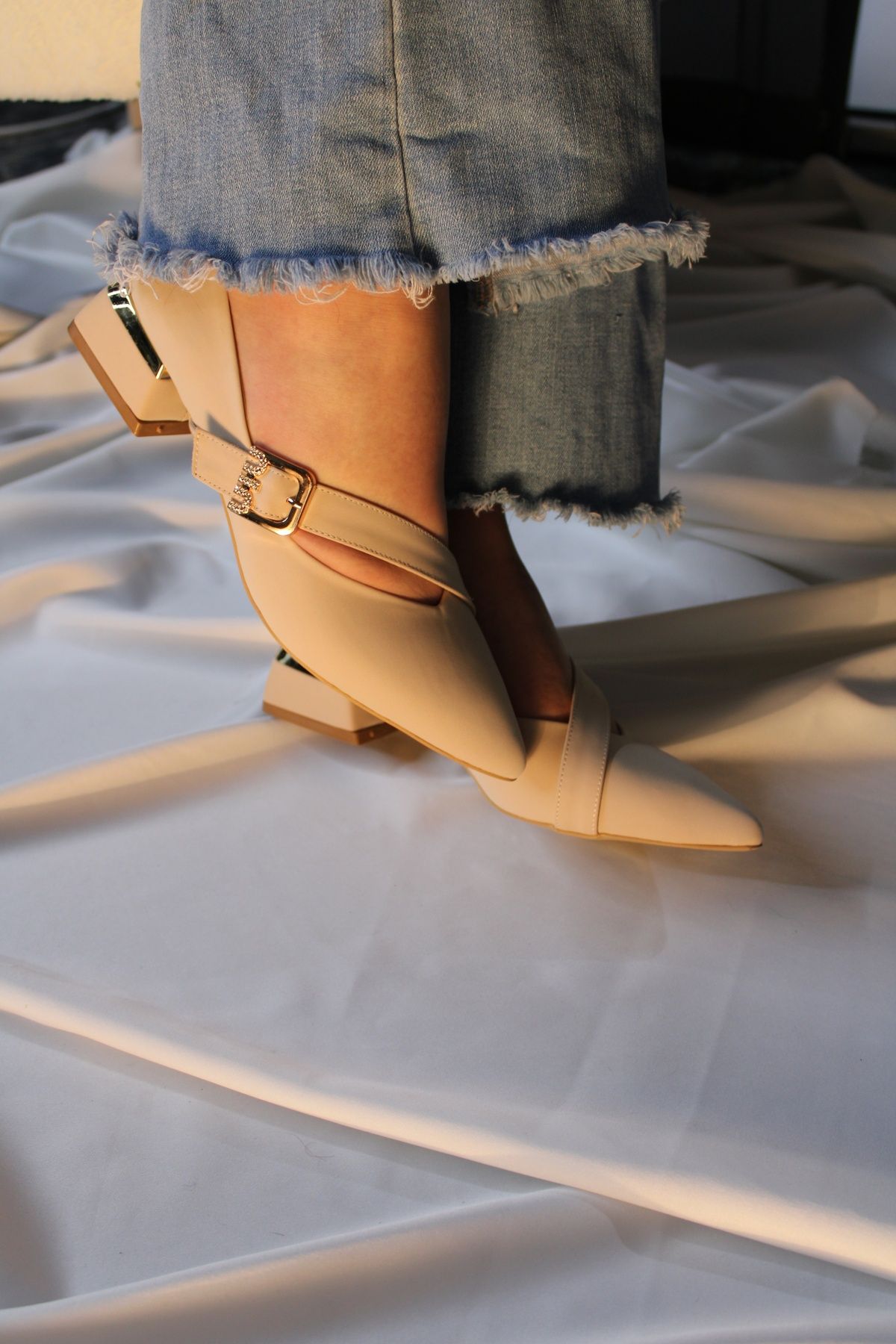 mybellashoes Kadın Bej Tokalı Kısa Topuk Babet
