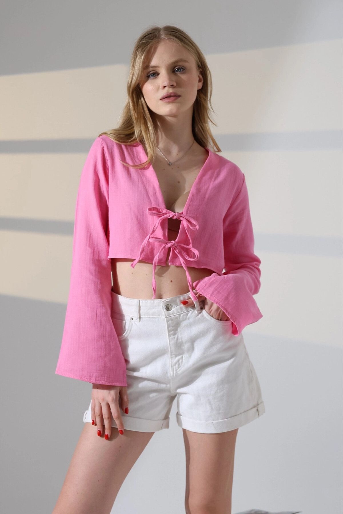 hazelin Kadın Pembe Önden Bağlamalı Müslin Kumaş Crop Bluz HZL25S-DSB104071