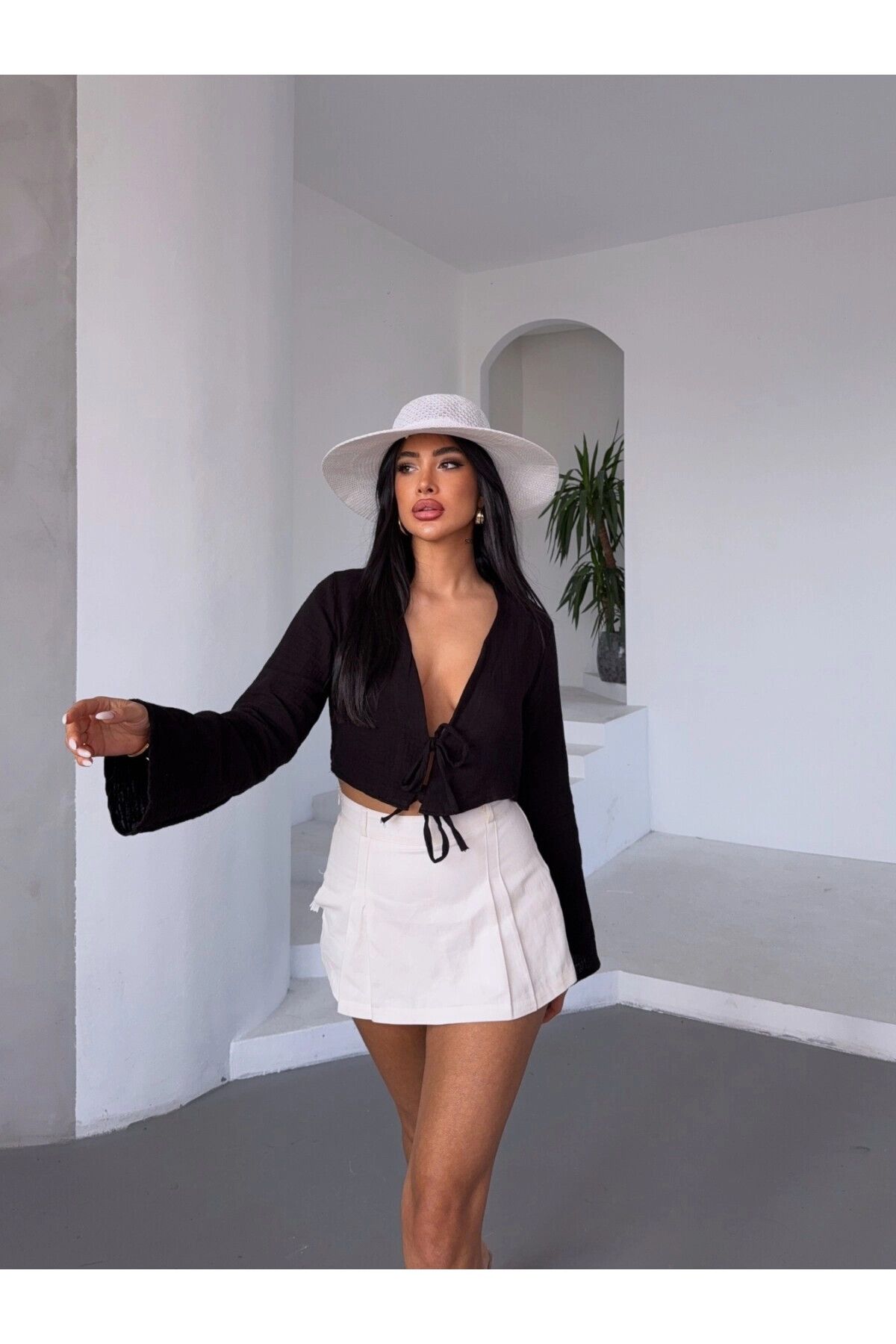 hazelin Kadın Siyah Önden Bağlamalı Müslin Kumaş Crop Bluz HZL25S-DSB104071