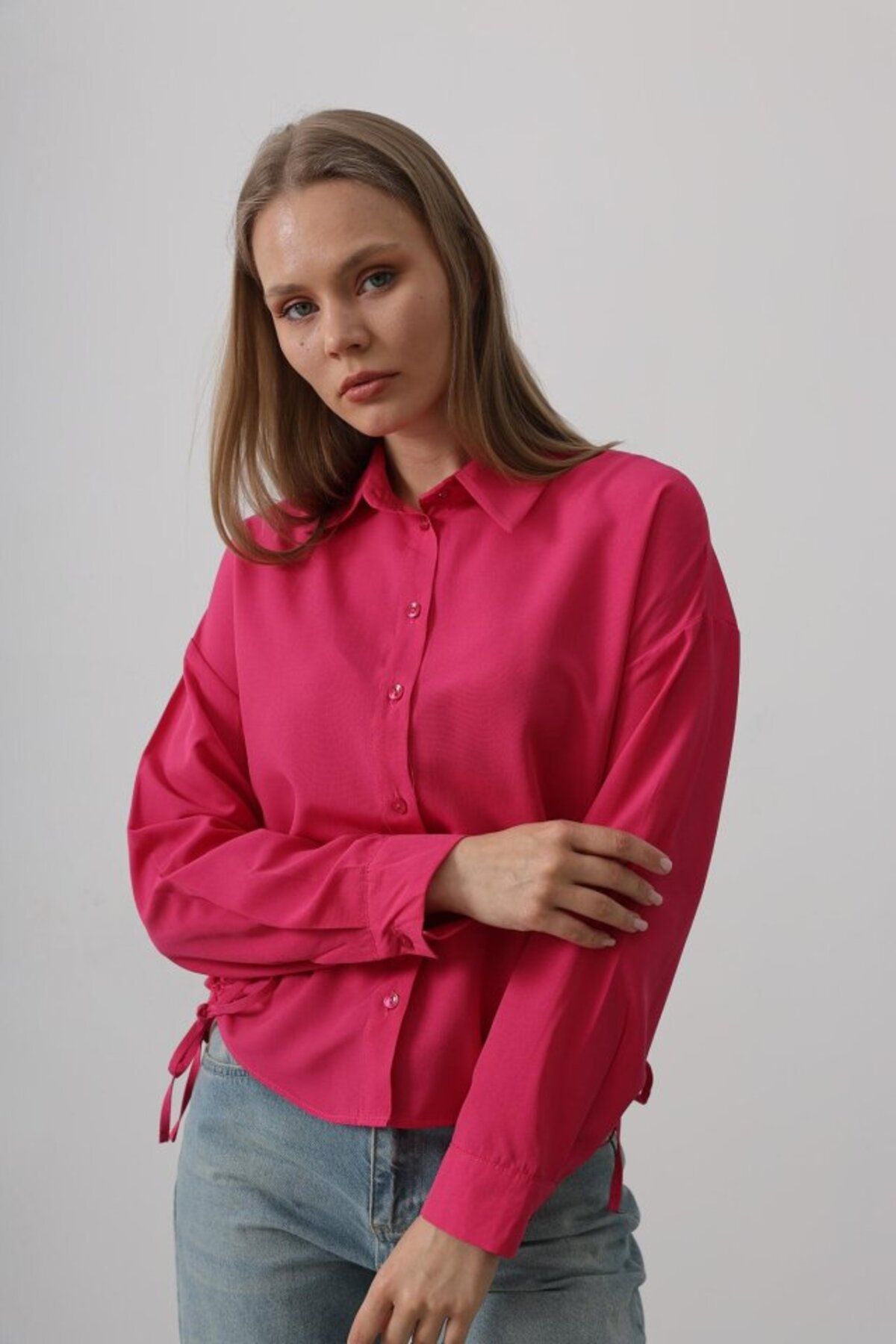 VELİZADE Kadın Konfor Modeli Yeni Sezon Bele Oturan Yanı Büzgülü Slim Fit Dar Kesim Viskon Kumaş Gömlek