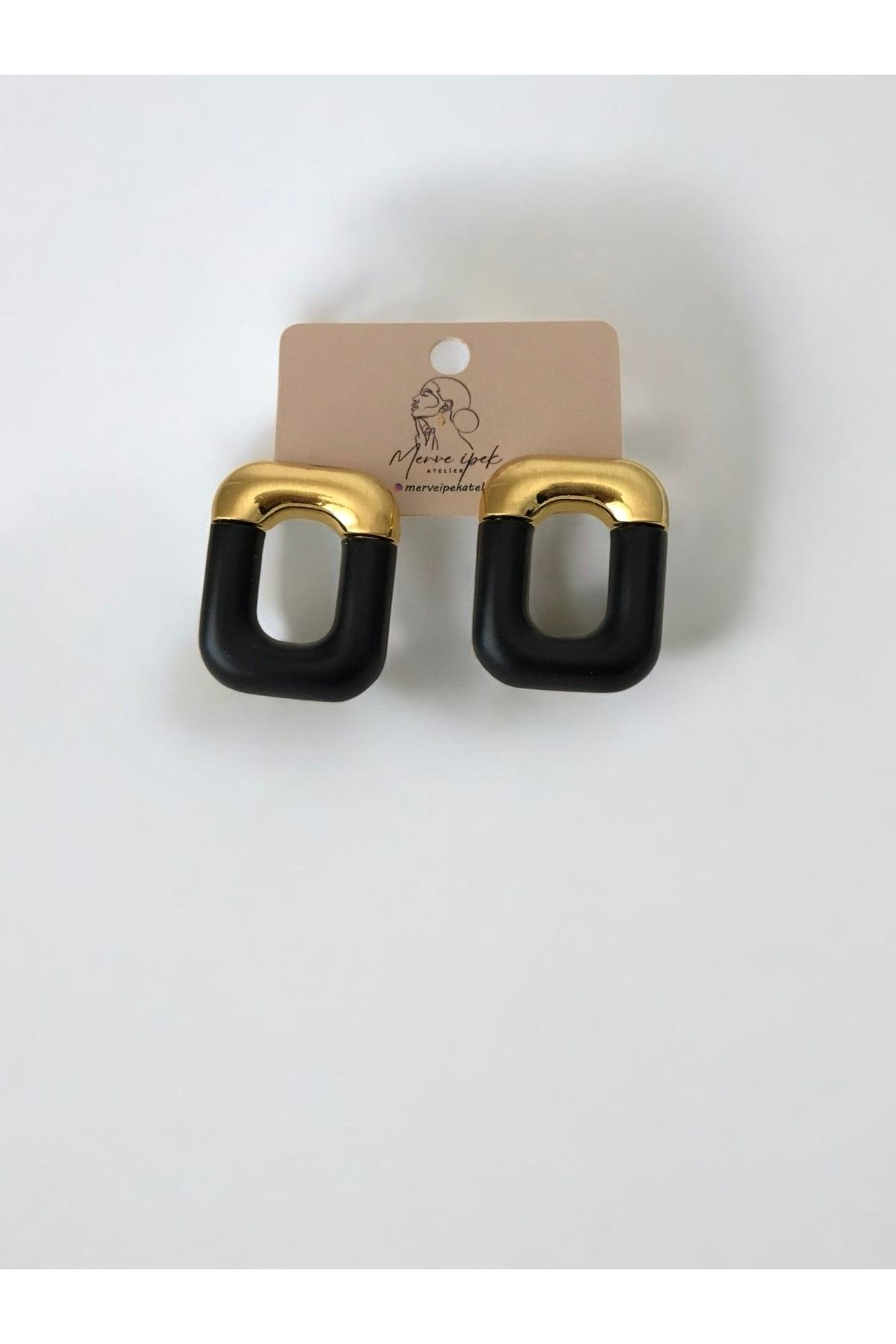 shop PASLANMAZ ÇELİK BOHEM GOLD DETAYLI SİYAH KARE KARARMAZ KÜPE