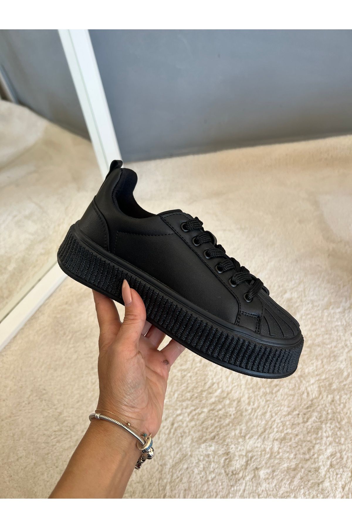 MİSU Nigra Siyah Bağcıklı Hafif Yüksek Taban Kadın Deri Sneaker
