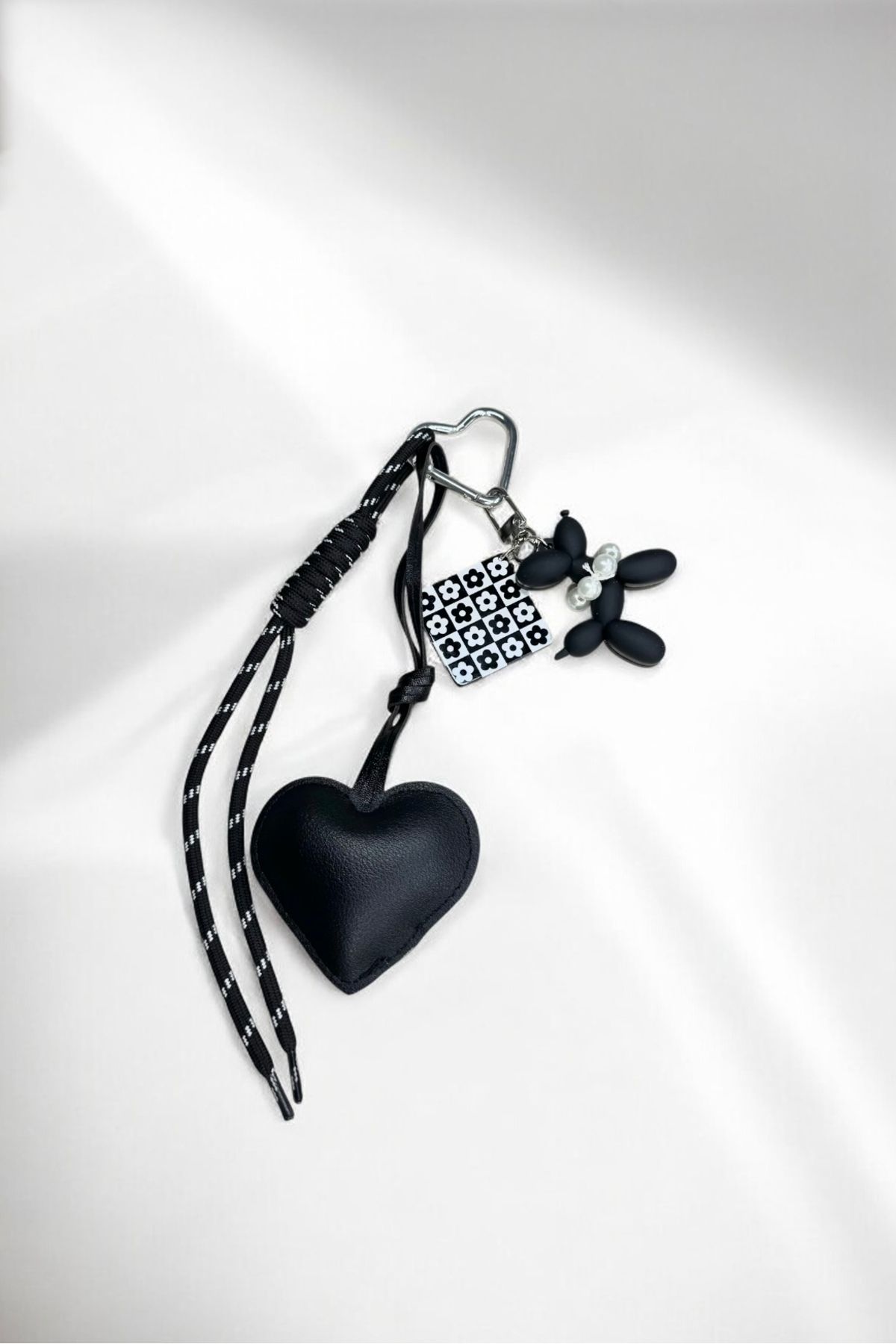 Elifsu Jewelry İnci Kolyeli Köpek ve Kalpli Çanta Charm Anahtarlık
