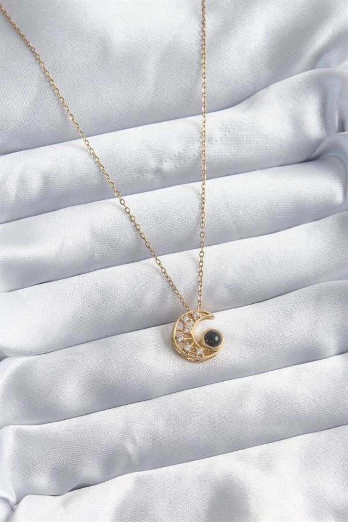 Lale Moda 316L Çelik Zincir Gold Renk Zirkon Taşlı Hilal Projeksiyon Model Kadın Kolye
