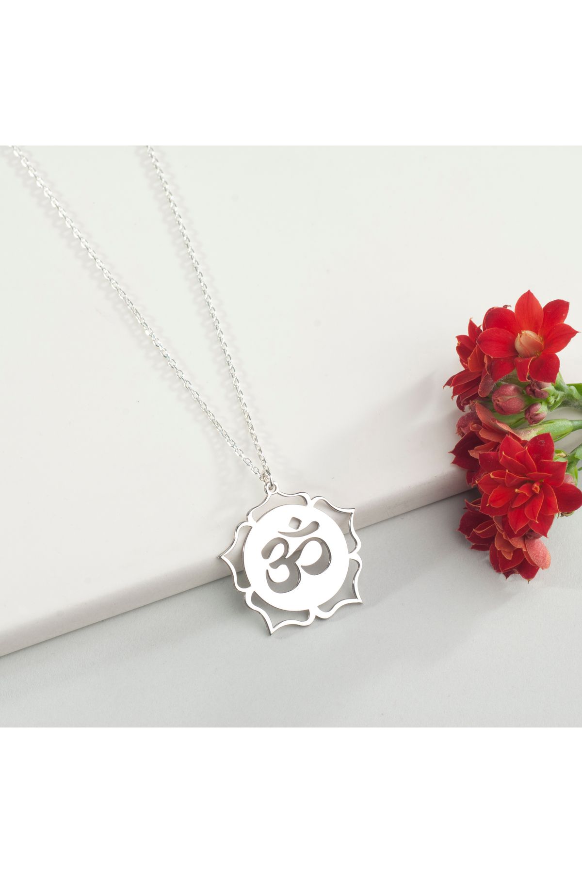 DIZY SILVER OM SEMBOLLÜ LOTUS KOLYE, 925 AYAR GÜMÜŞ, SPİRÜEL VE MİSTİK TASARIM, YOGA VE ENERJİ TAKISI