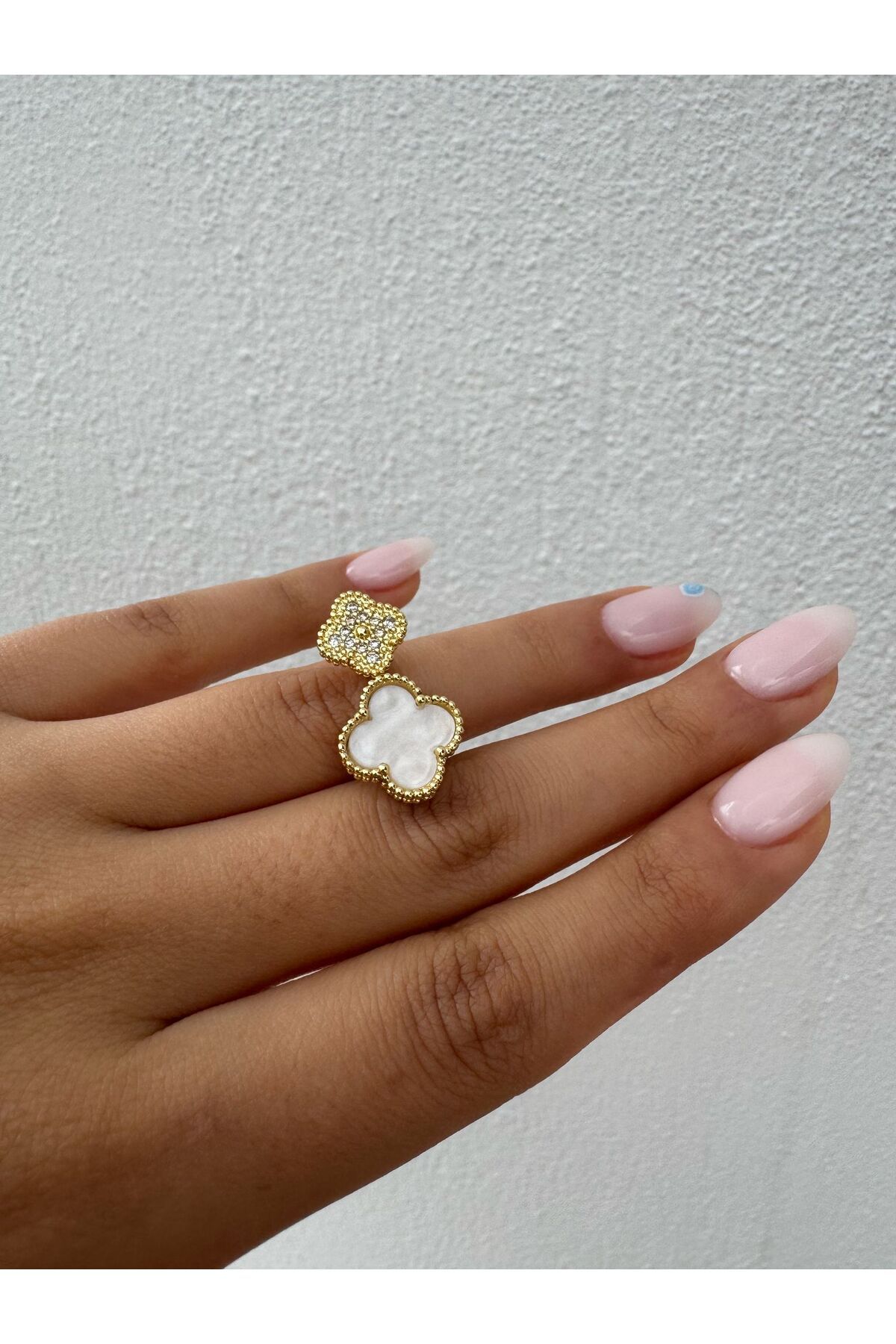 Jiji Jewelery Van Cleef Yonca Model Mineli Altın Renk Ayarlanabilir Zirkon Taşlı Paslanmaz Çelik Yüzük