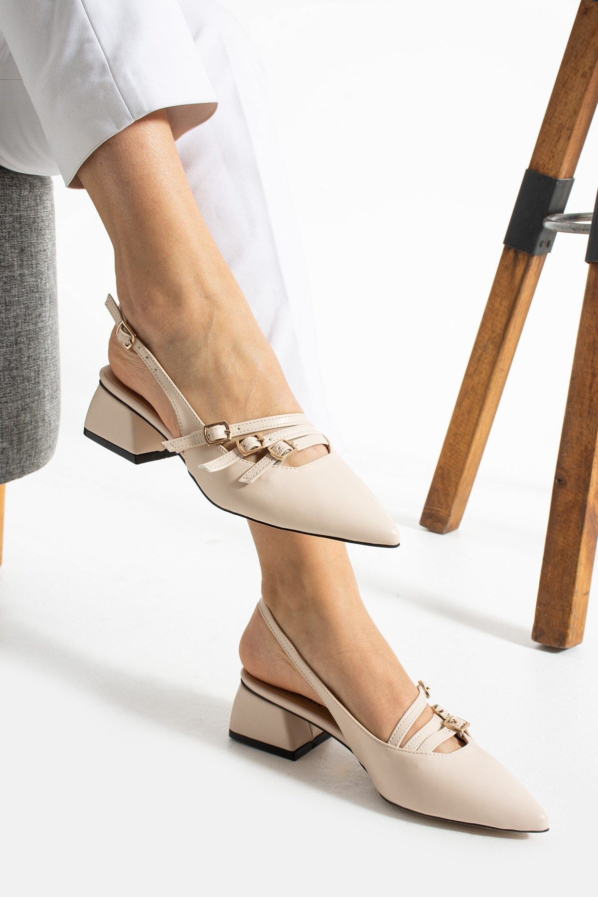 AlbiShoes Kadın Kare Topuk 4 Cm Toka Detaylı Arkası Açık Sivri Burun İş Ofis Günlük Kadın Ayakkabı