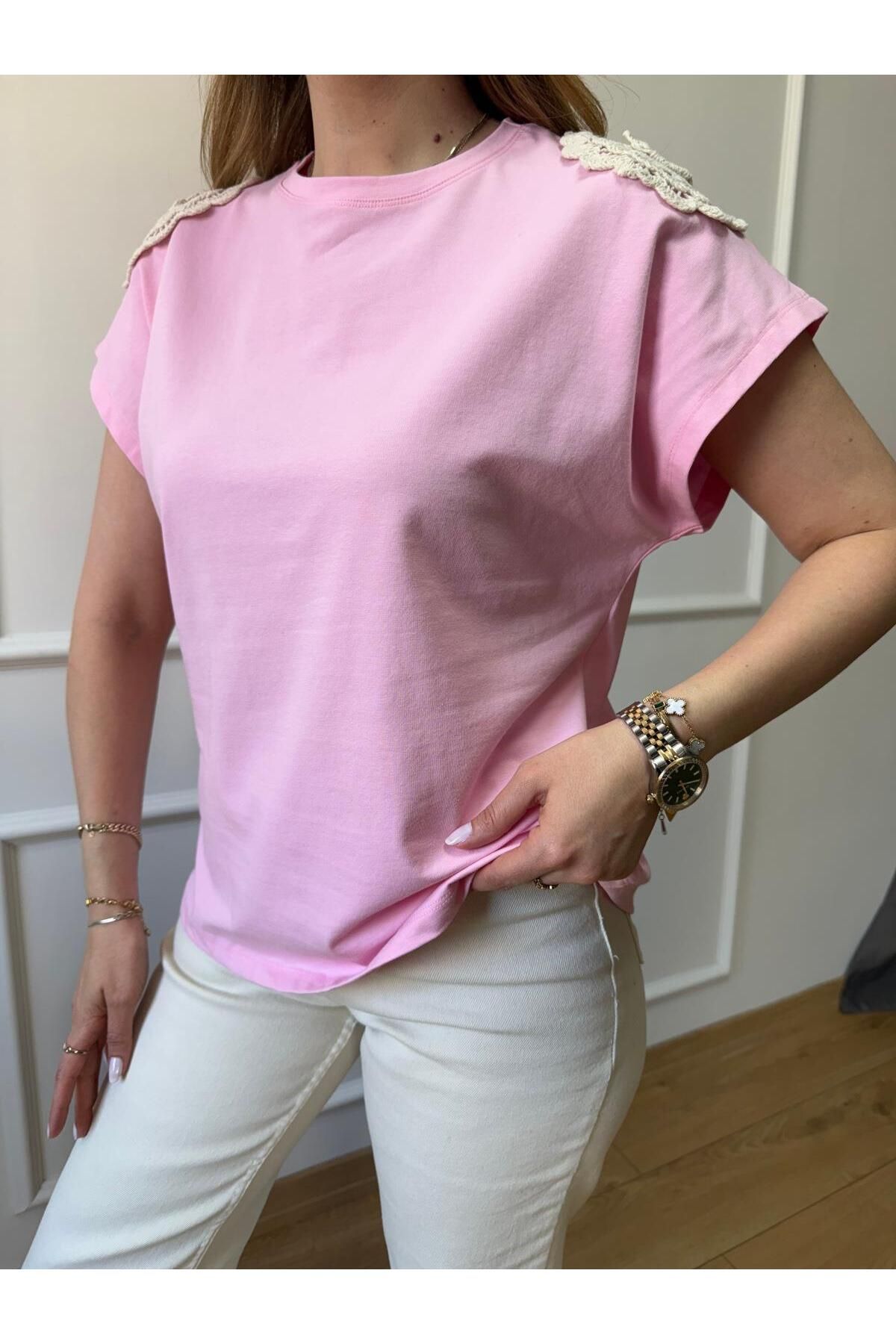 Size Özgü Pembe Omuz Örgü Detay Tshirt