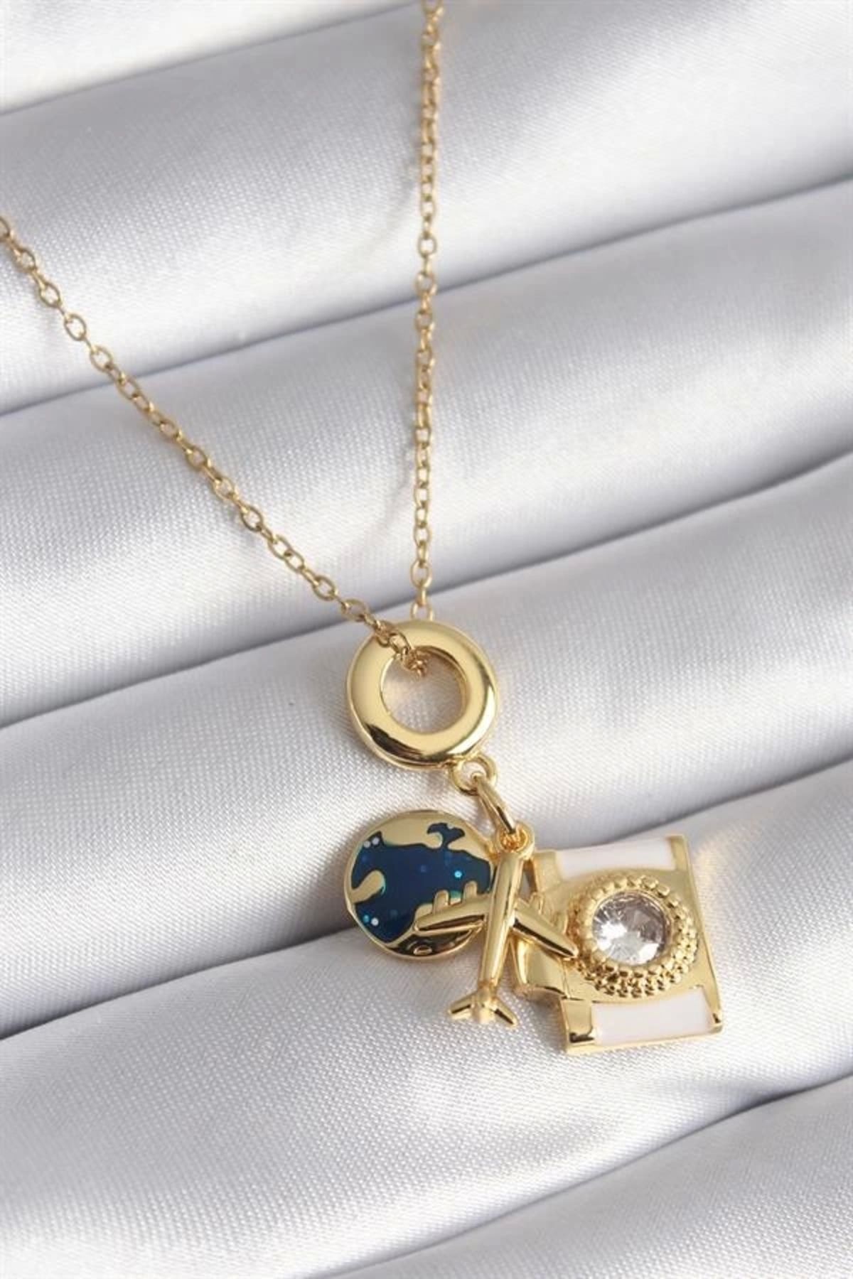 Lale Moda 316L Çelik Gold Renk Zirkon Taşlı Fotoğraf Makinesi Uçak Dünya Figürlü Kadın Kolye