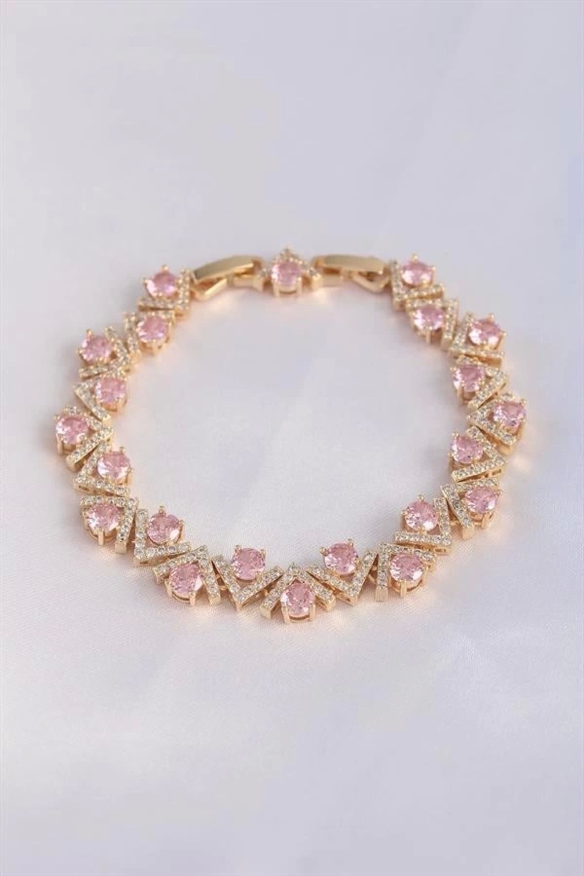 Lale Moda Vip Seri Pirinç Pembe Zirkon Taşlı Gold Renk V Model Bileklik