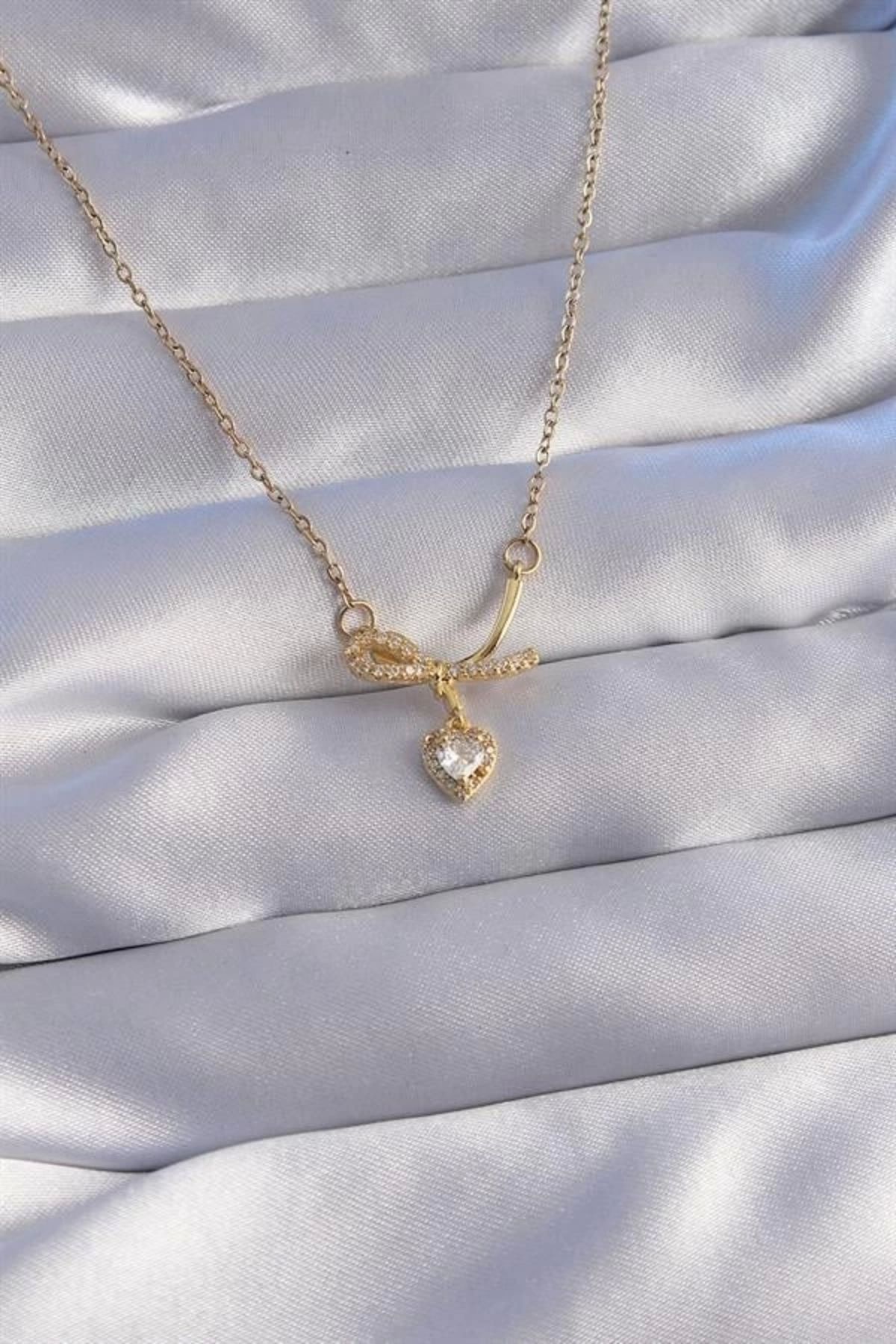 Lale Moda 316L Çelik Zincir Gold Renk Zirkon Taşlı Yarım Fiyonk Kalp Kolye