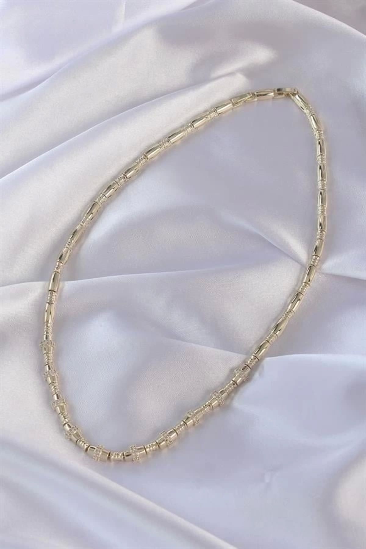Lale Moda Vip Seri Pirinç Gold Renk Zirkon Taş Detaylı Serenay Kolyesi