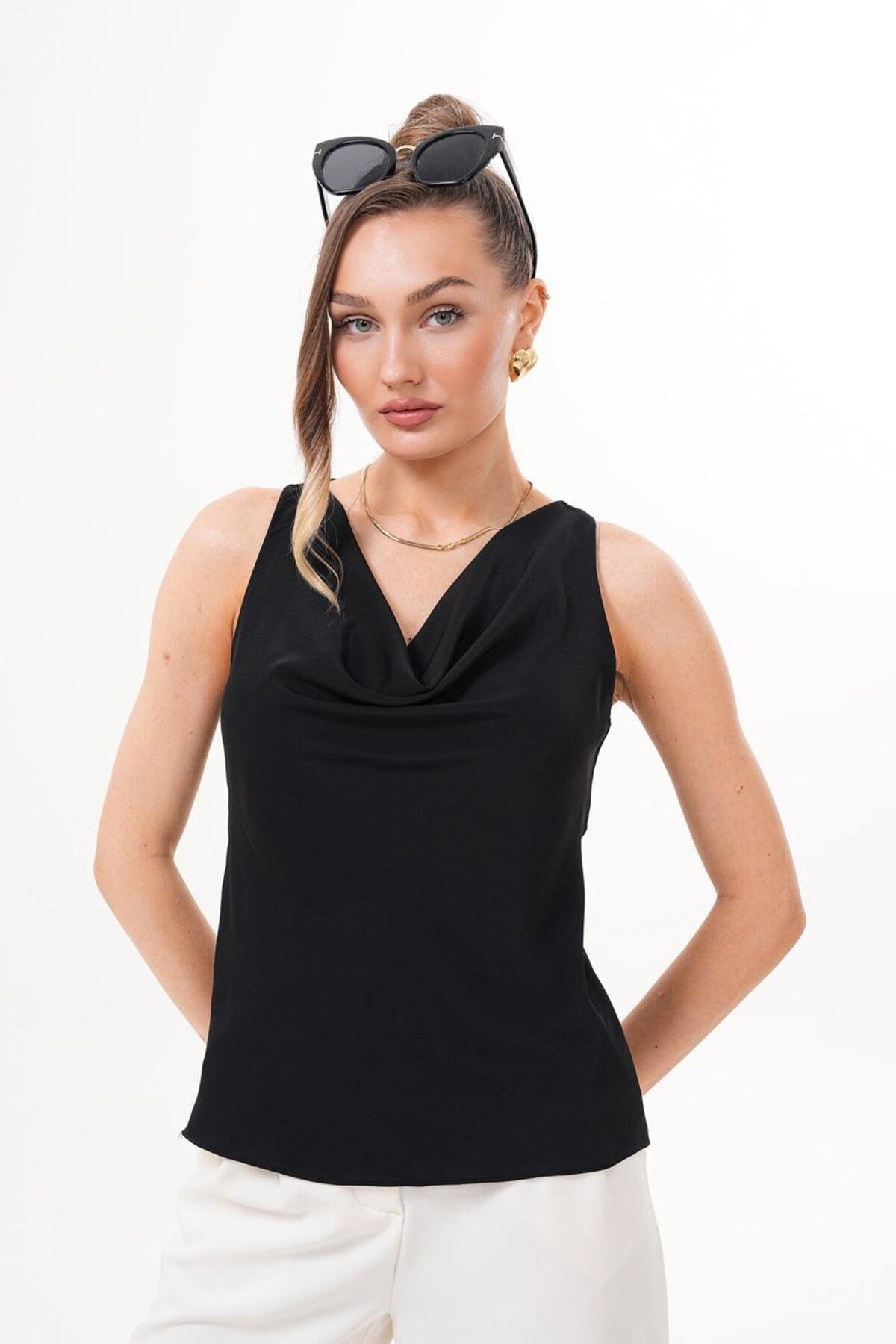 Flame İstanbul Butik Kolsuz Degaje Siyah Bluz MCK2454