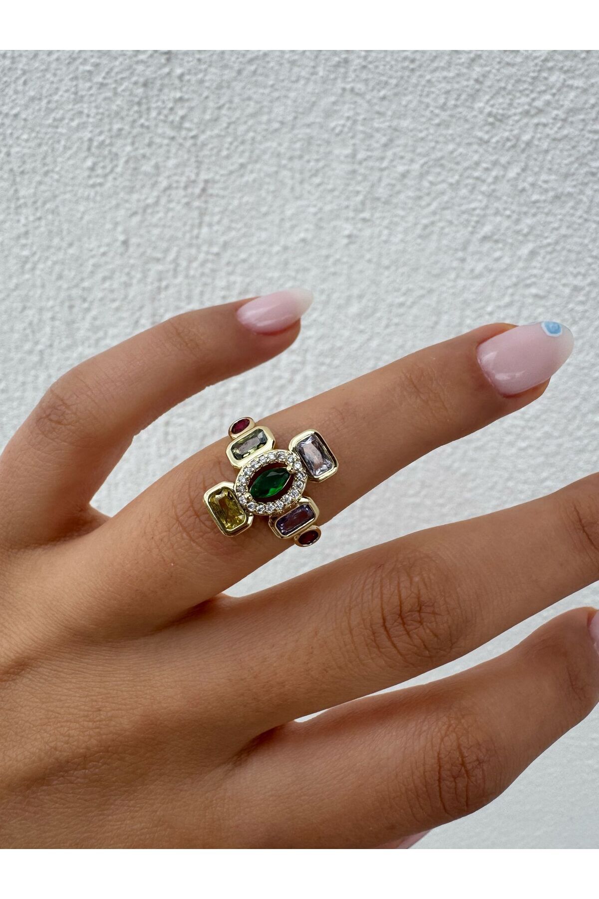 Jiji Jewelery Melis Göral Model Renkli Zirkon Taş Altın Renk Ayarlanabilir Paslanmaz Çelik Yüzük