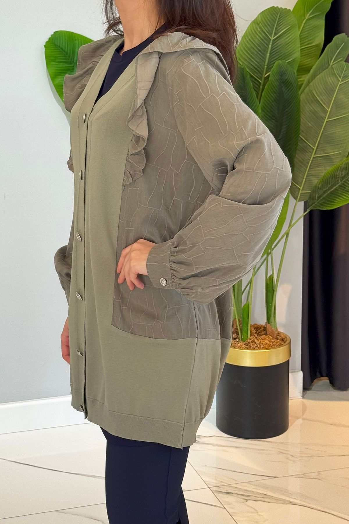 Nuss-Ruffle Detail Buttoned Cardigan 6051 Thyme 3