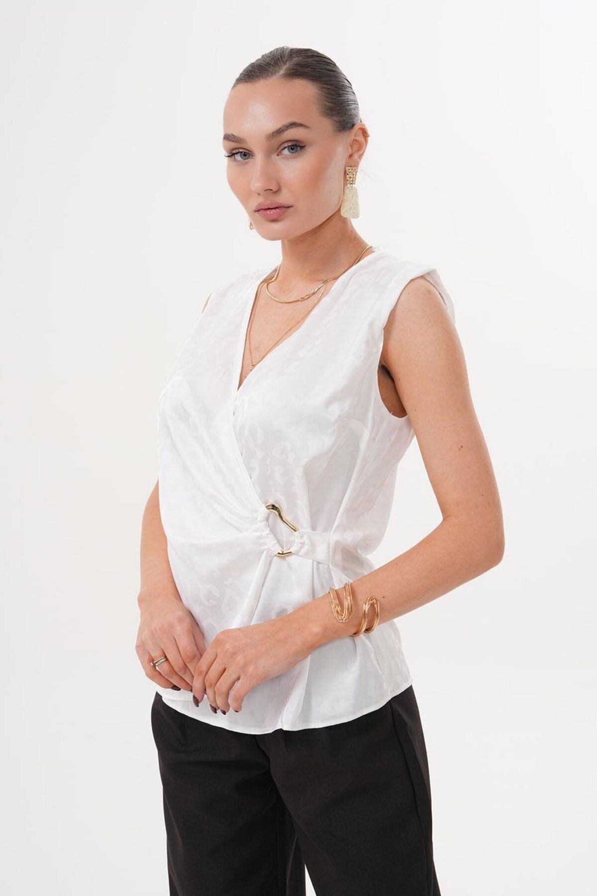 Flame İstanbul Butik Tokalı Zebra Jakarlı Beyaz Bluz STP1220