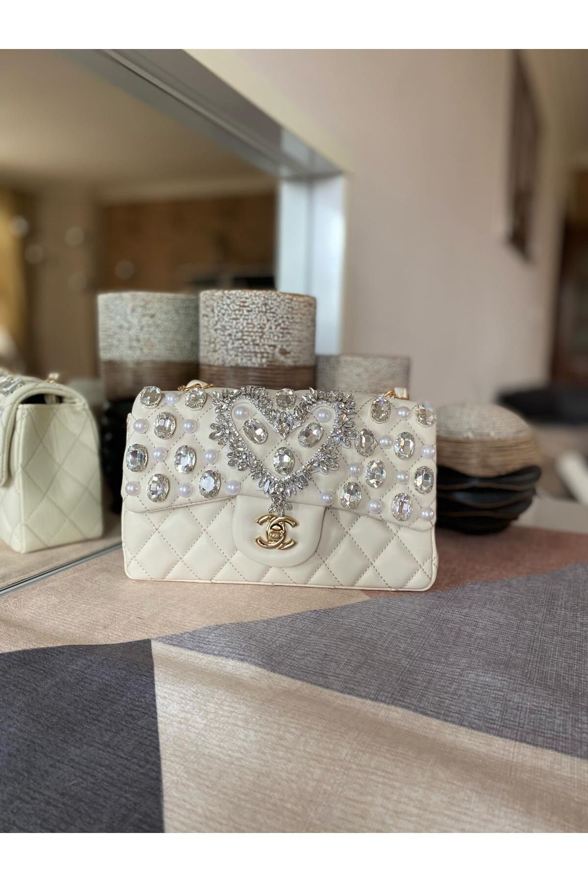 obenbags Krem Renk Kalp Taş ve İnci Detaylı Kadın Çanta – Işıltılı Zarafetin Yeni Tanımı