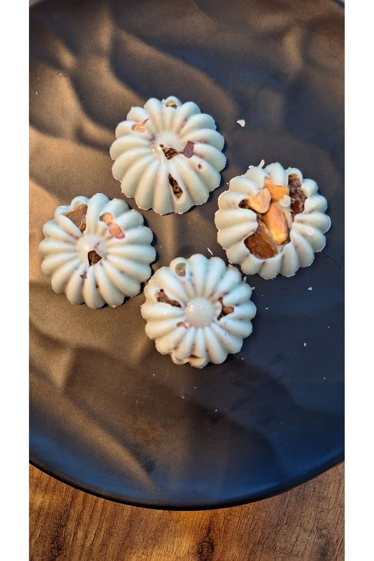 Morpho Effect Group Çiçek Spesiyal Karamel Çikolatalı Hediyelik Çikolata (750 gr)