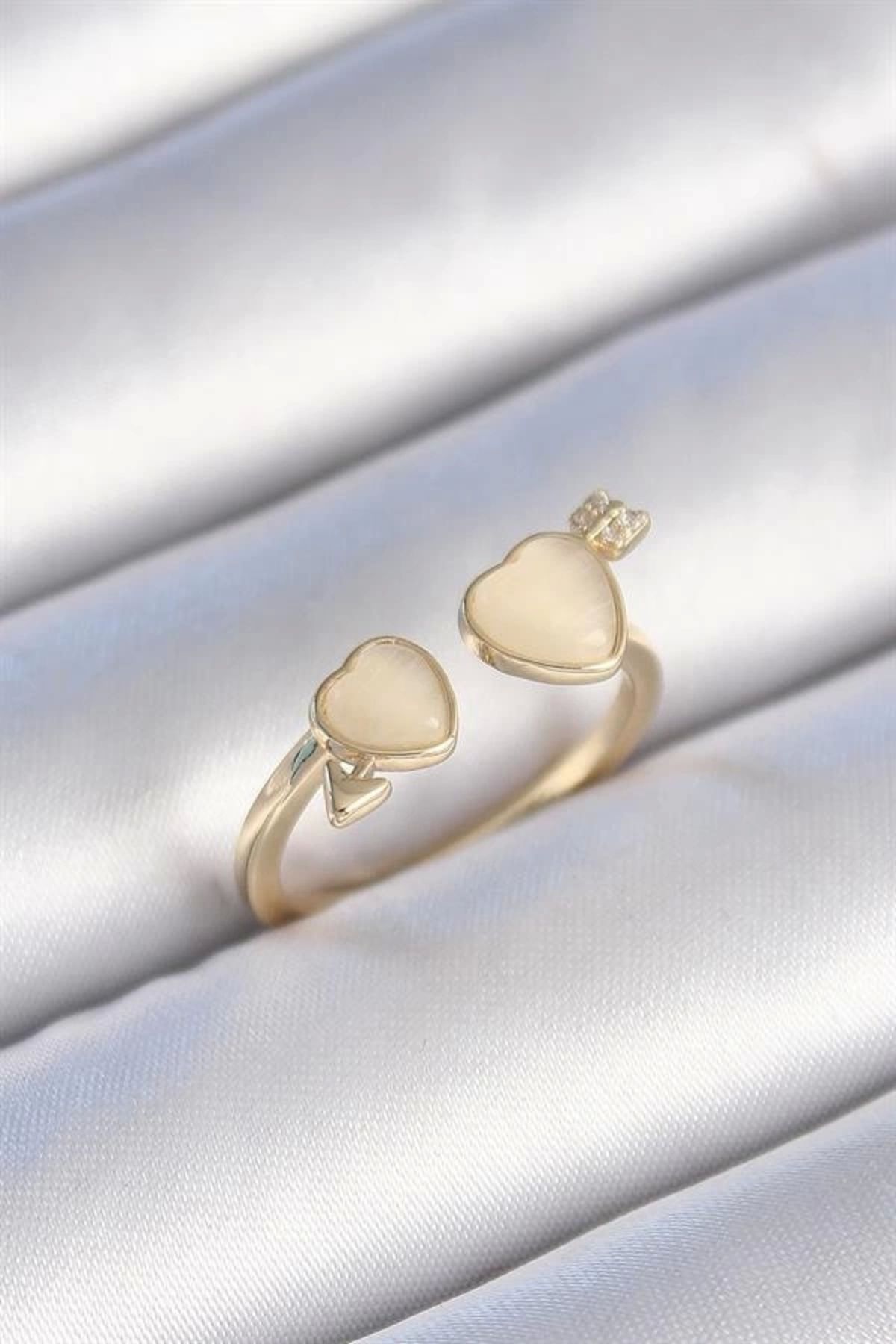 Lale Moda Pirinç Gold Renk Beyaz Mineli Kalp Model Kadın Yüzük