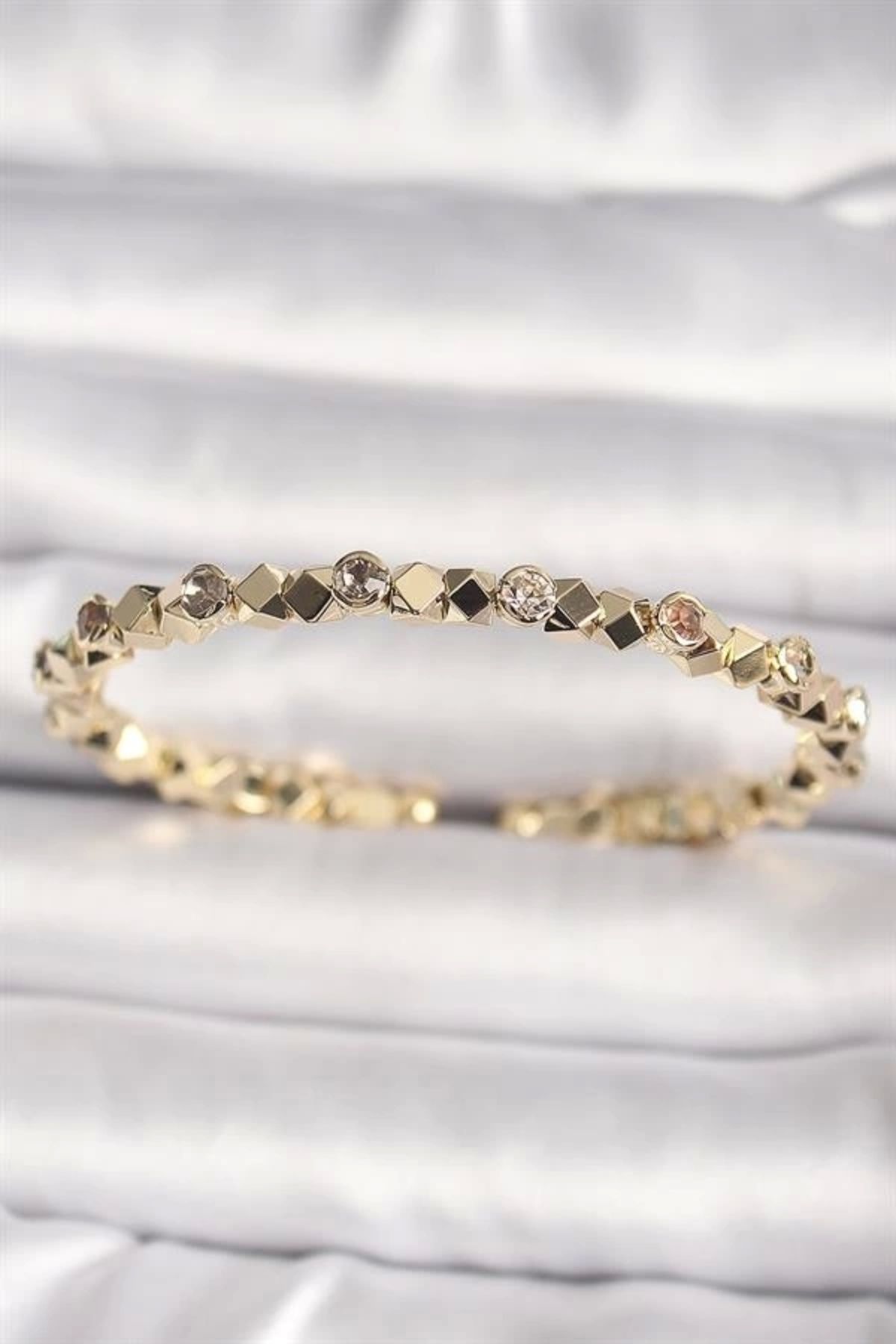 Lale Moda Pirinç Gold Renk Zirkon Taşlı Küp Dorika Model Kadın Bileklik