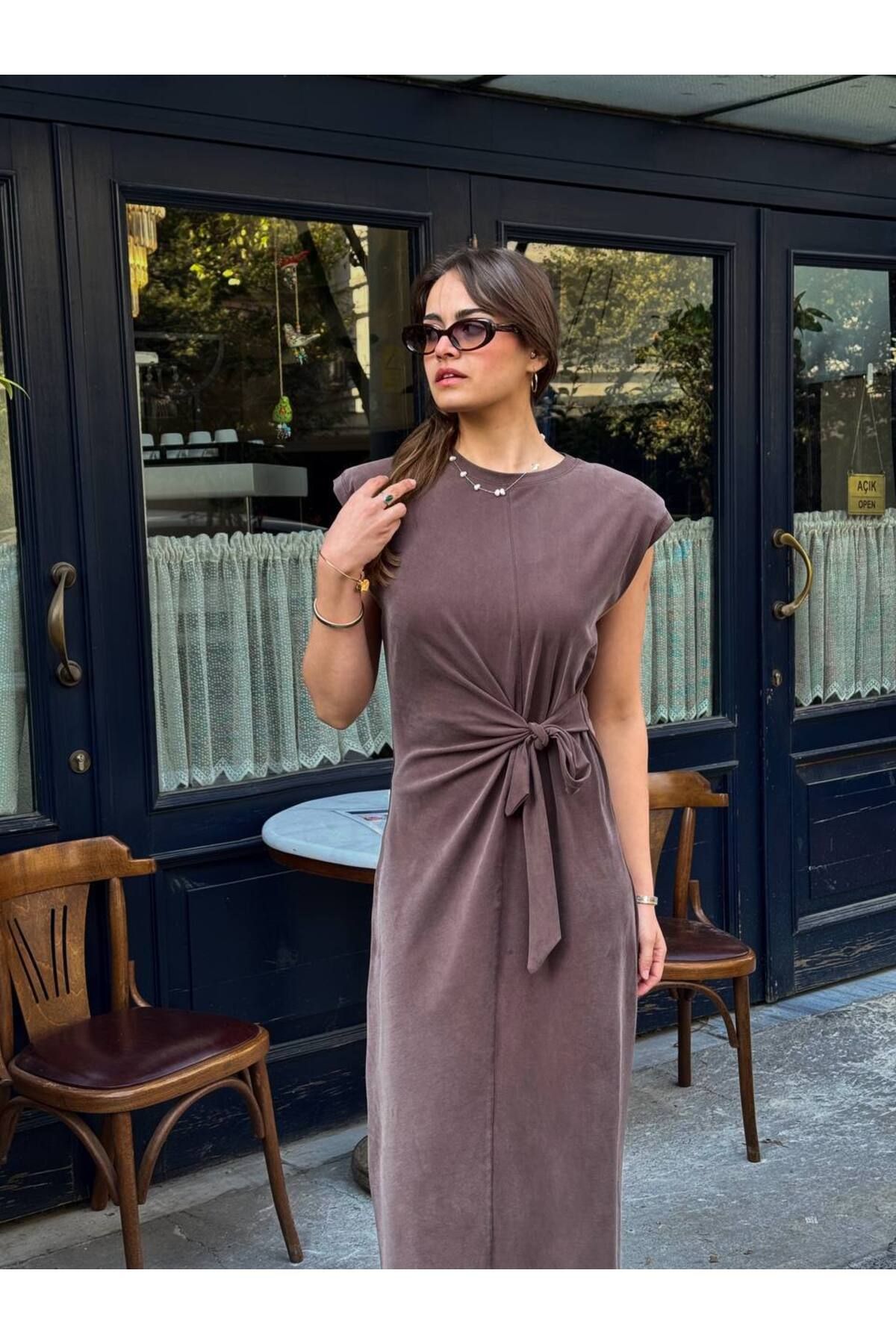 Lovia Minimal Tarz Bağlama Detaylı Kahve Yazlık Elbise