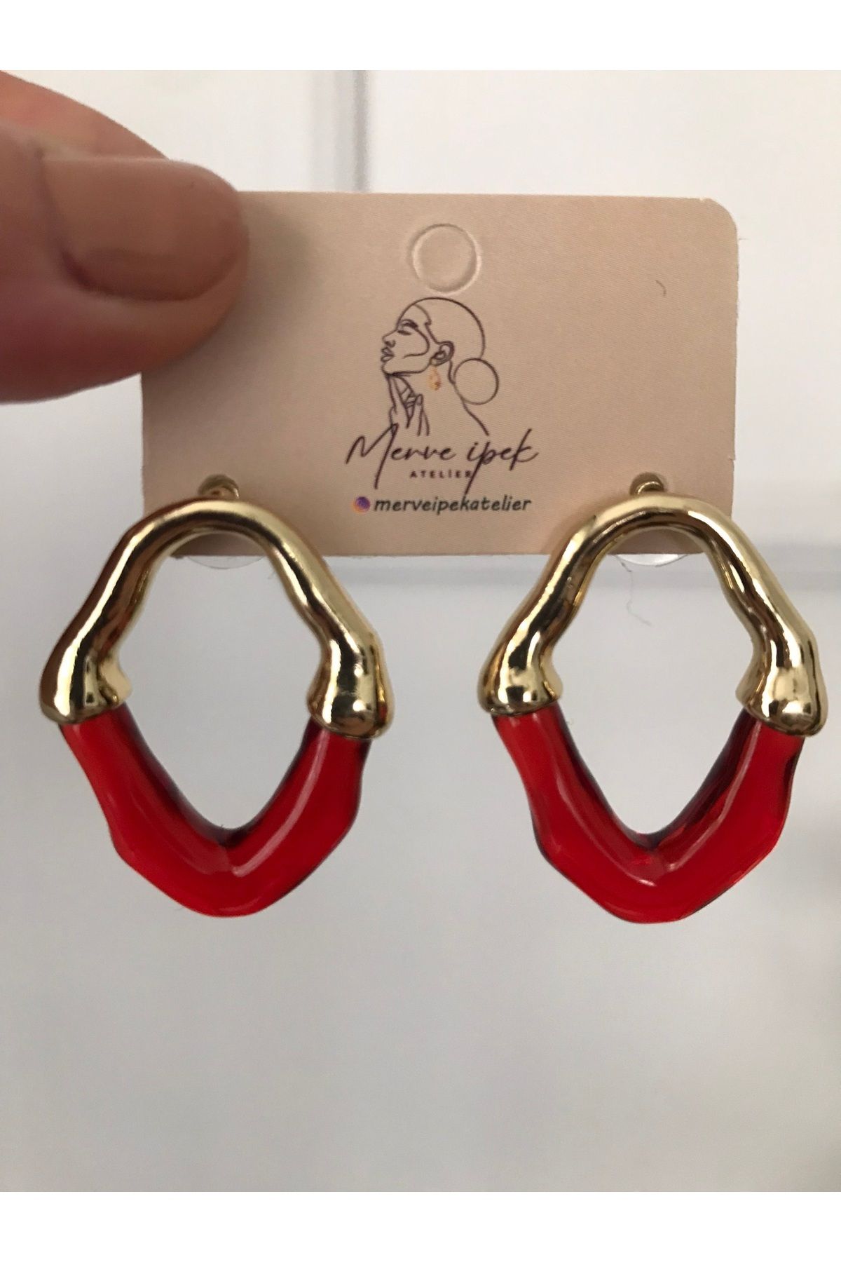 shop PASLANMAZ ÇELİK BOHEM GOLD DETAY KIRMIZI UZUN KARARMAZ KÜPE