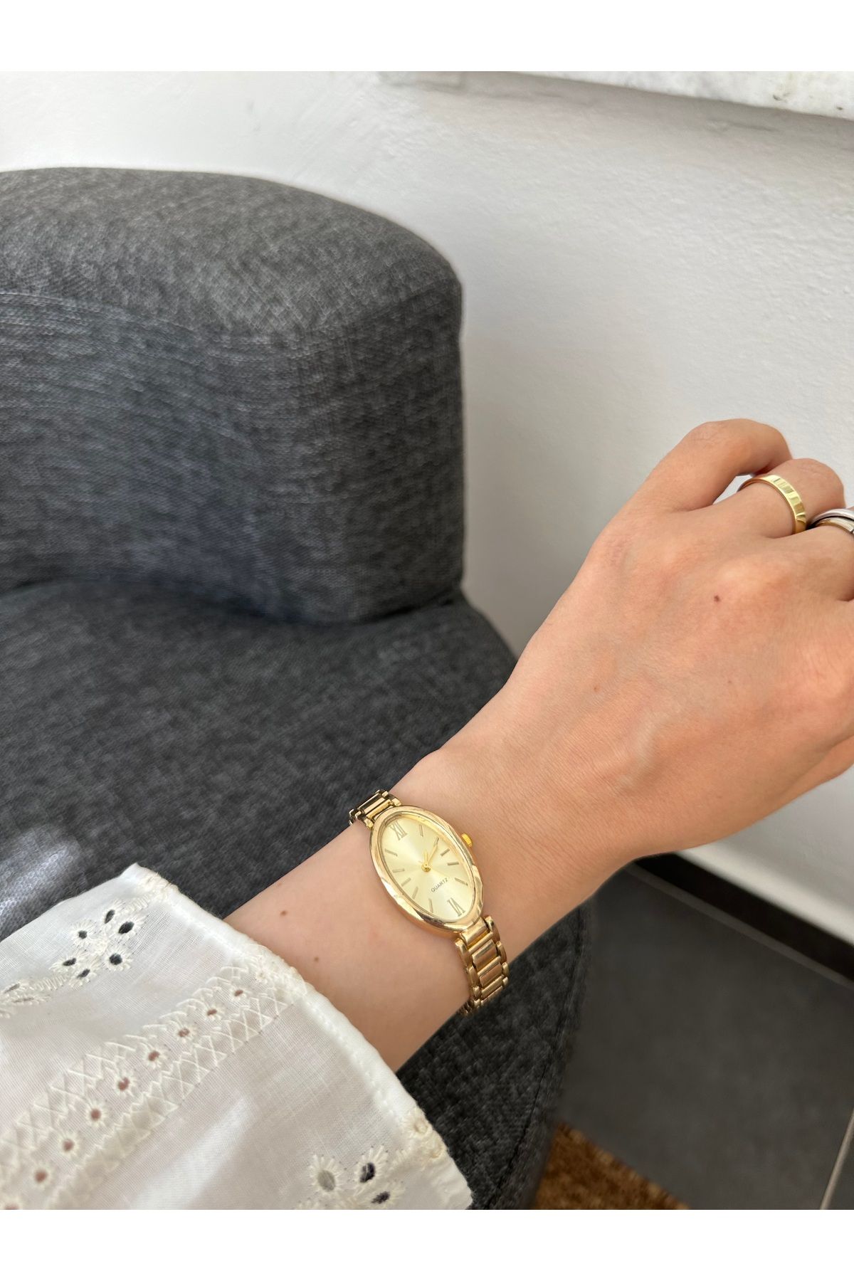 MERW Jade Model Gold Renk Metal Kordon Vintage Seri Kadın Kol Saati