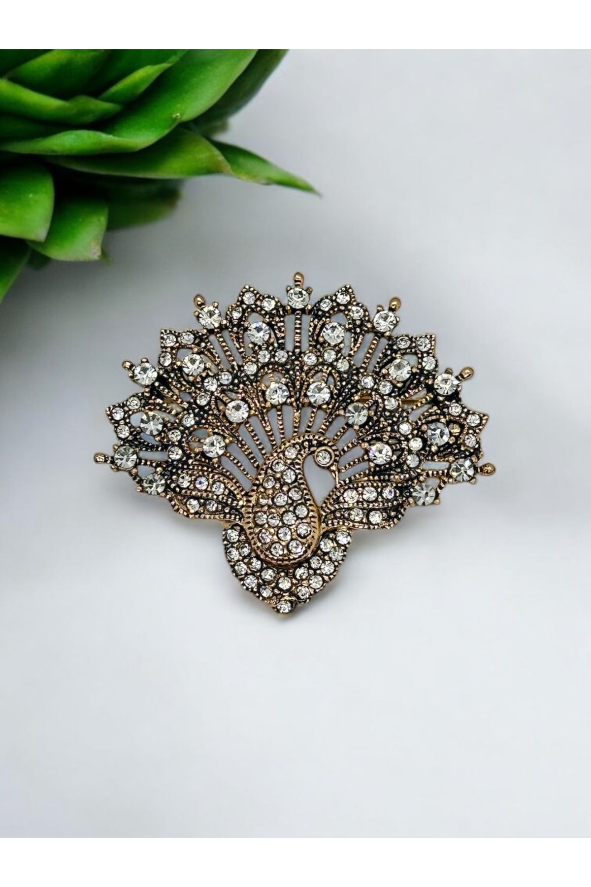 FUYA JEWELLERY Tavus Kuşu Broş