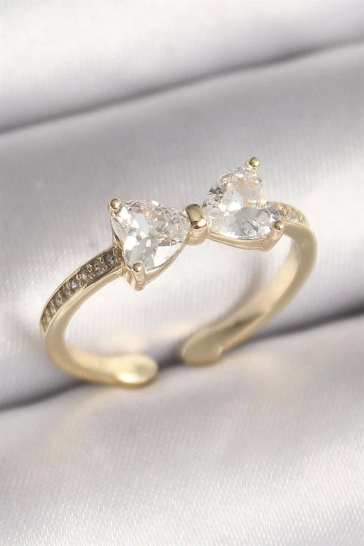Lale Moda Pirinç Gold Renk Zirkon Taşlı Kalp Fiyonk Model Kadın Yüzük