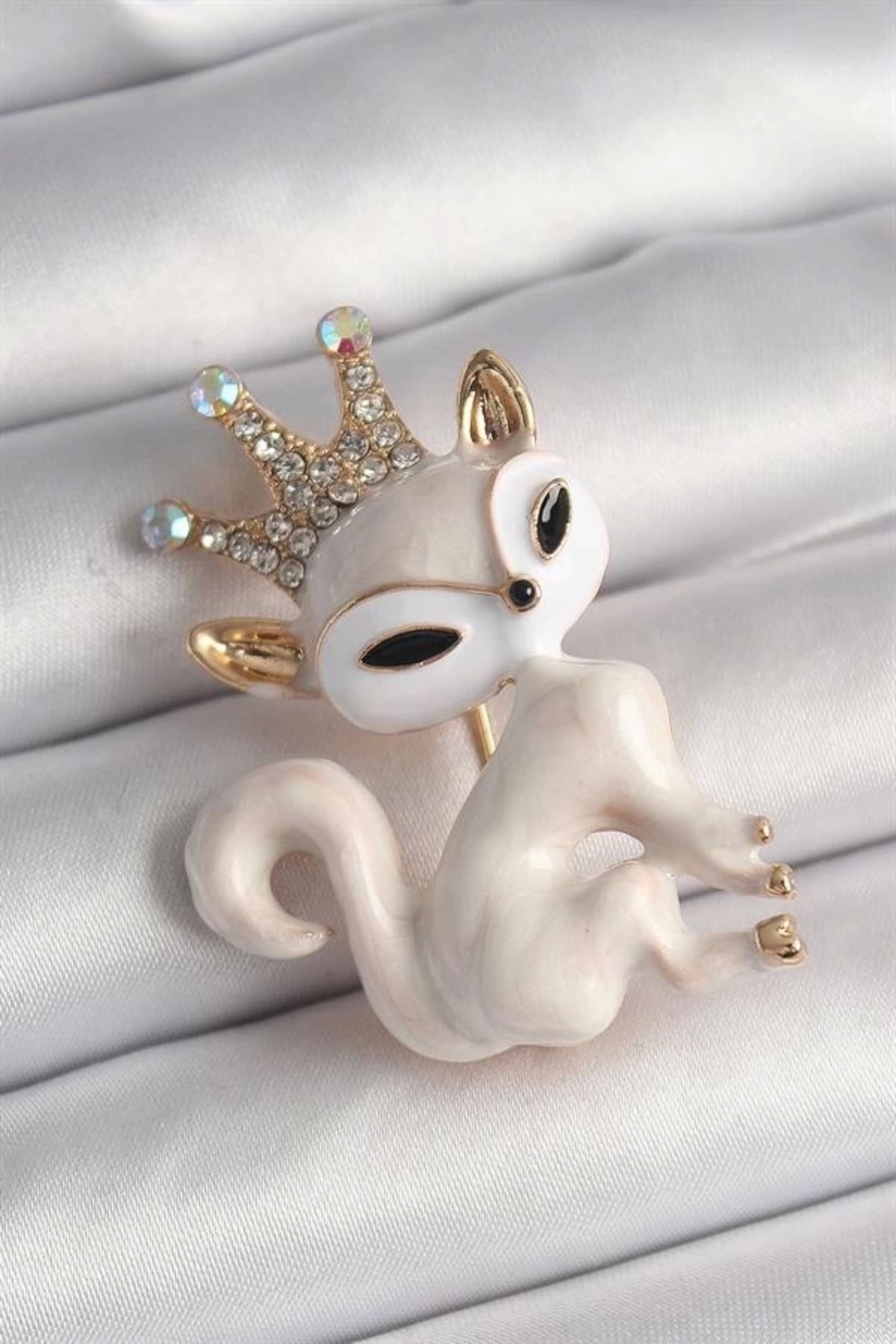 Lale Moda Pirinç Gold Renk Beyaz Renkli Kraliçe Kedi Model Zirkon Taş Detaylı Kadın Broş