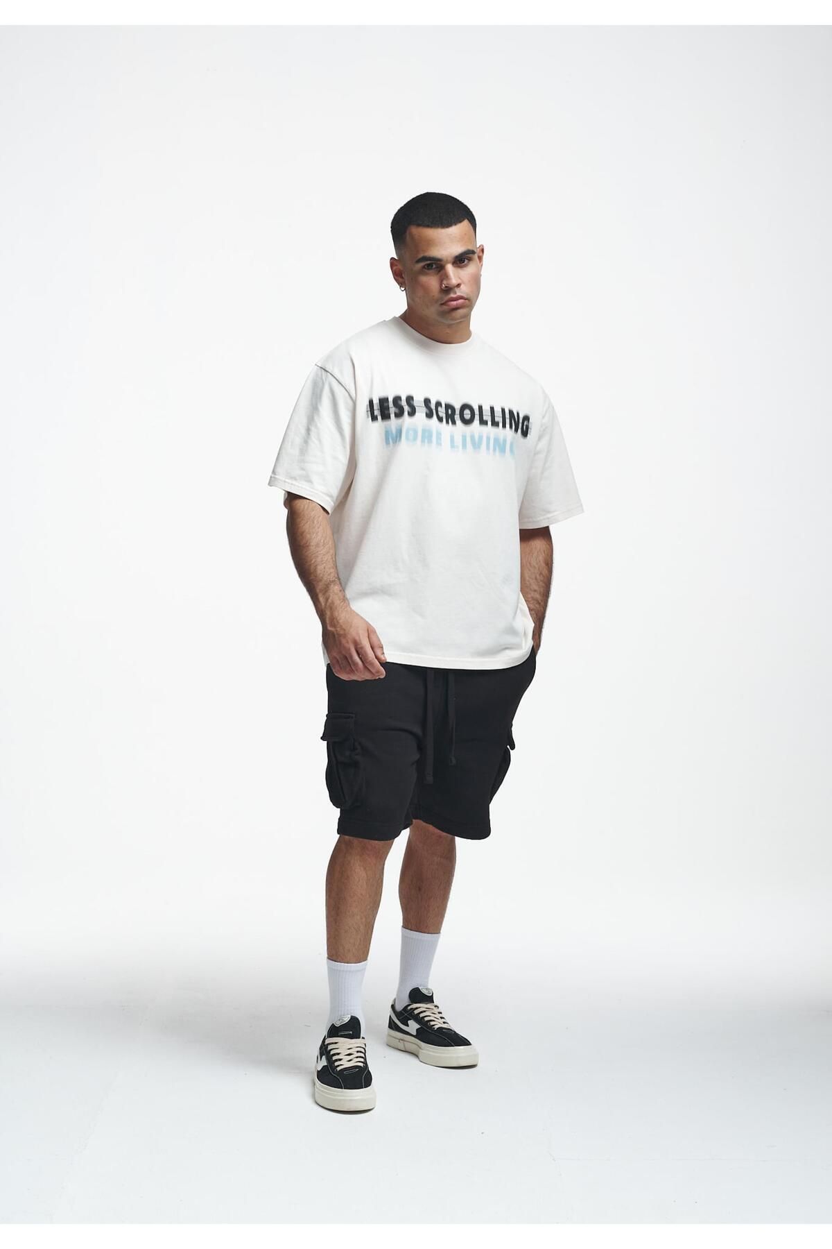 2Y-Herren Less Scrolling Oversize Tee 4