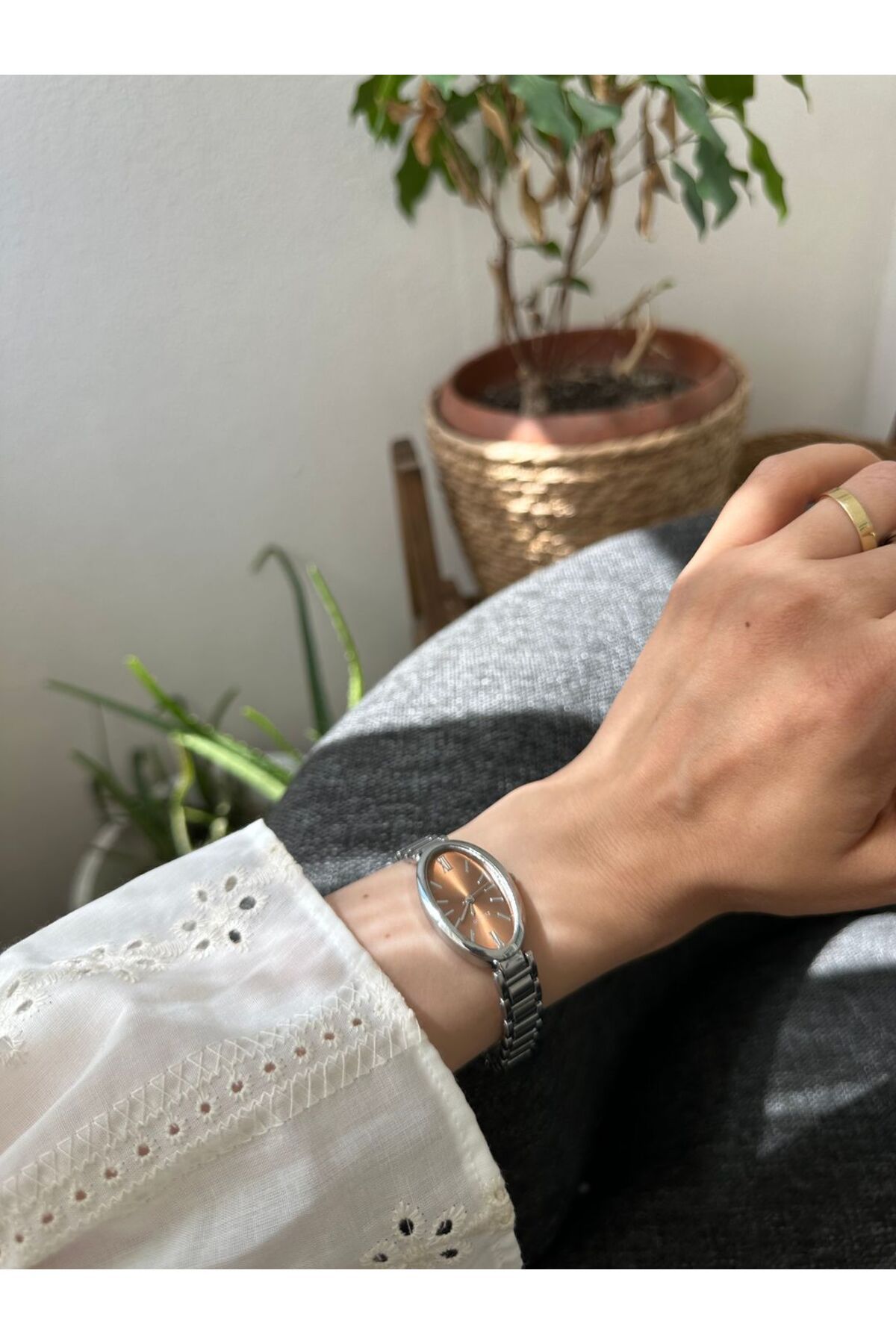 MERW Jade Model Gümüş Kahverengi Renk Metal Kordon Vintage Seri Kadın Kol Saati