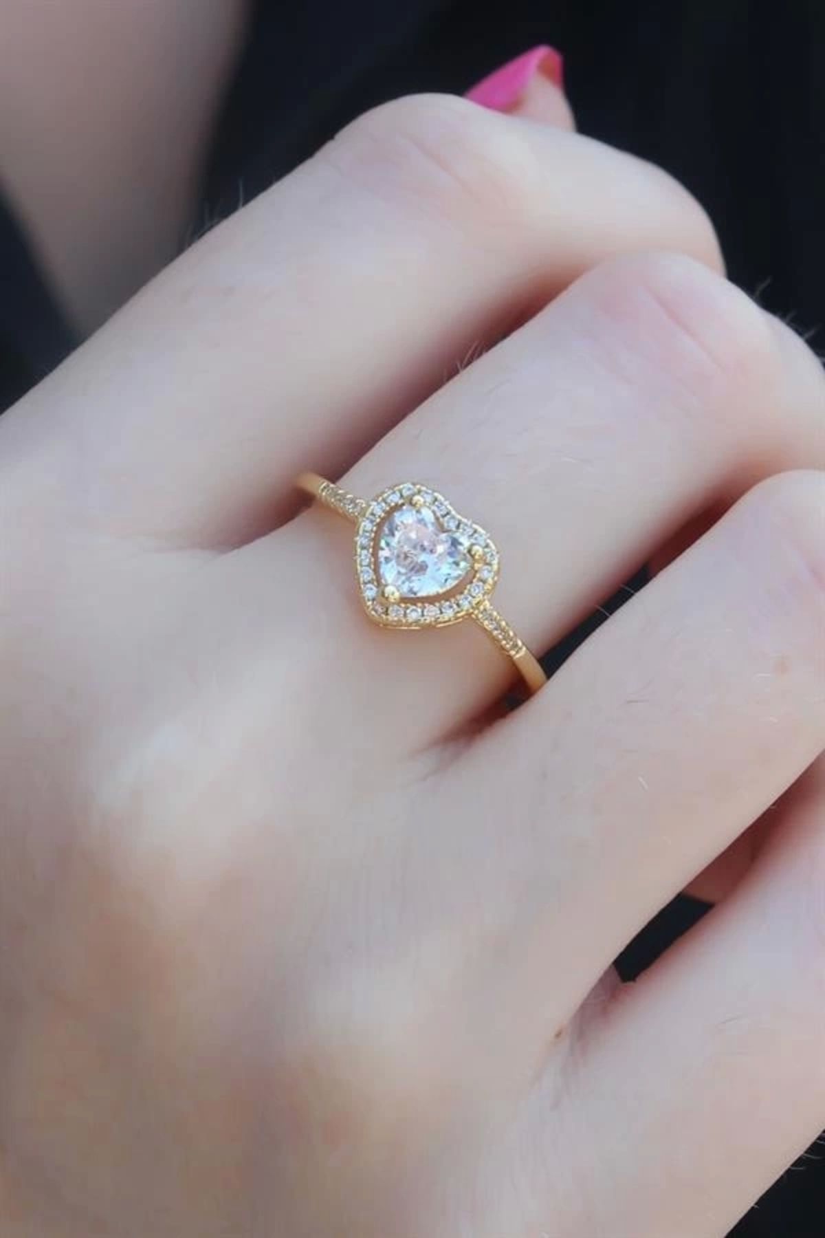 Lale Moda Gold Renk Zirkon Taşlı Kalp Model Charm Pirinç Kadın Yüzük
