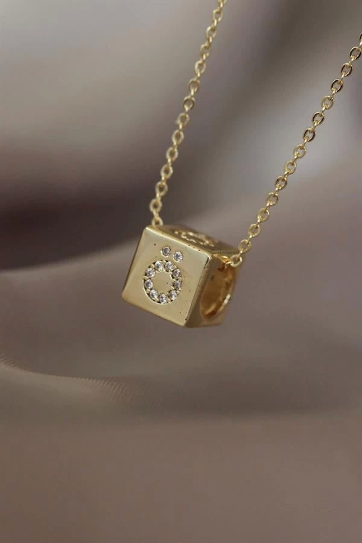 Lale Moda Küp Model Gold Renk Zirkon Taşlı Ö Harfli Kolye