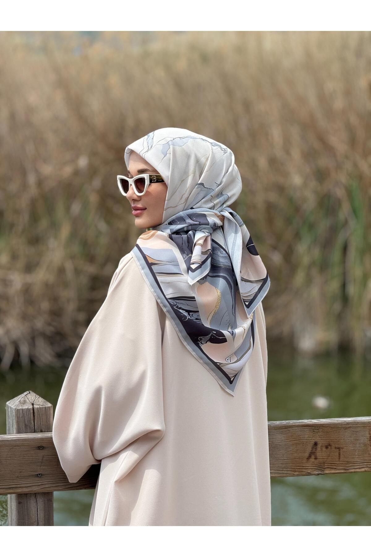 Ahivera Tarya Desenli Queen Krep Büyük Boy Eşarp 130x130