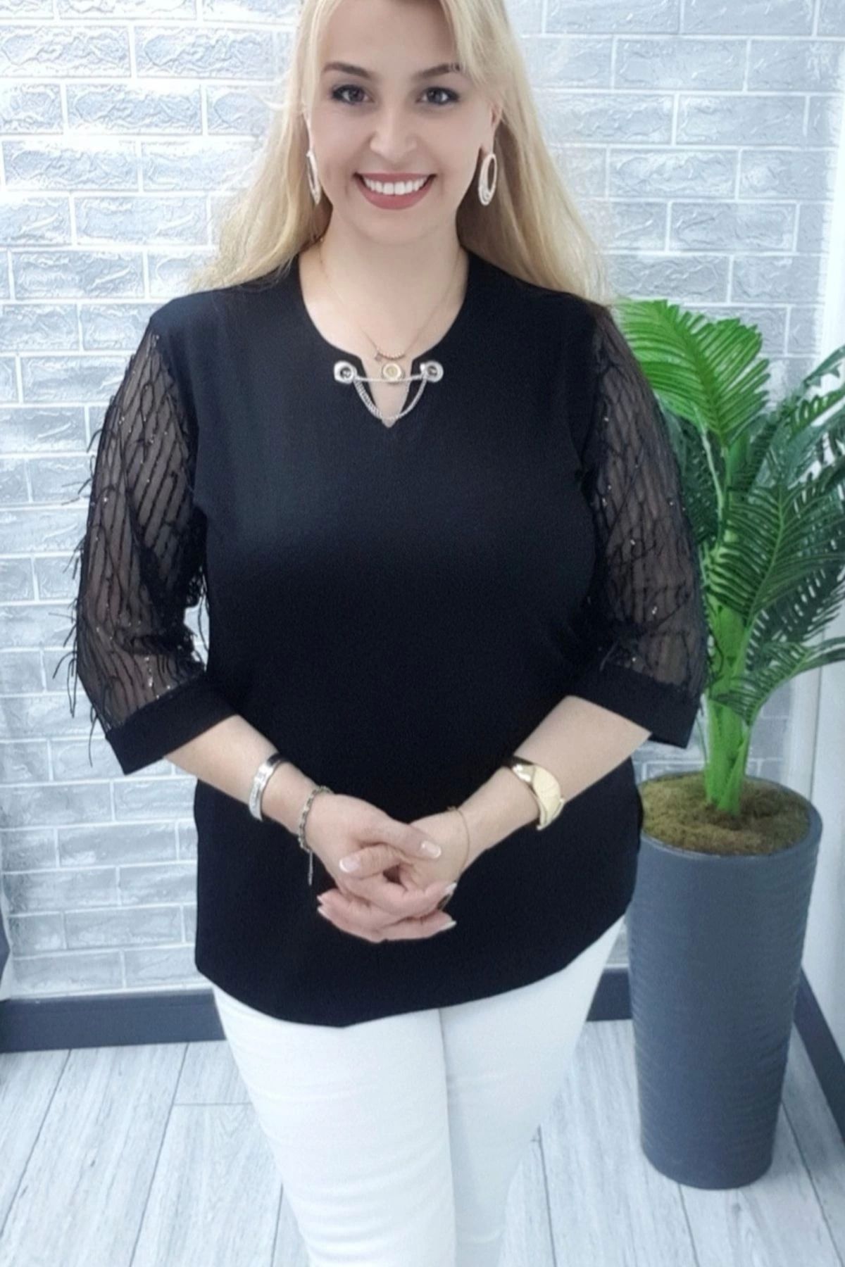 Bİ.GİYSEN Kadın Siyah Büyük Beden Yakası Tokalı Kollar Transparan Saçak Detaylı Likralı Buluz