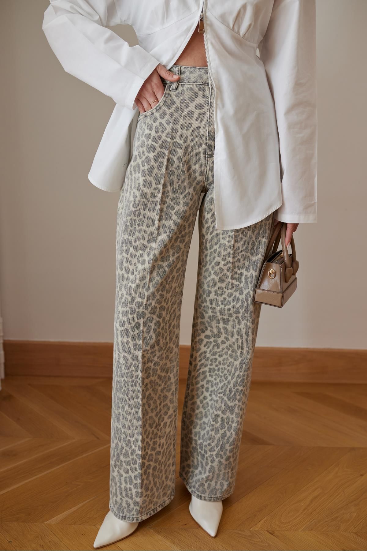 Askı Tekstil Taş Yüksek Bel Leopar Desen Bol Paça Eskitme Jean Pantolon