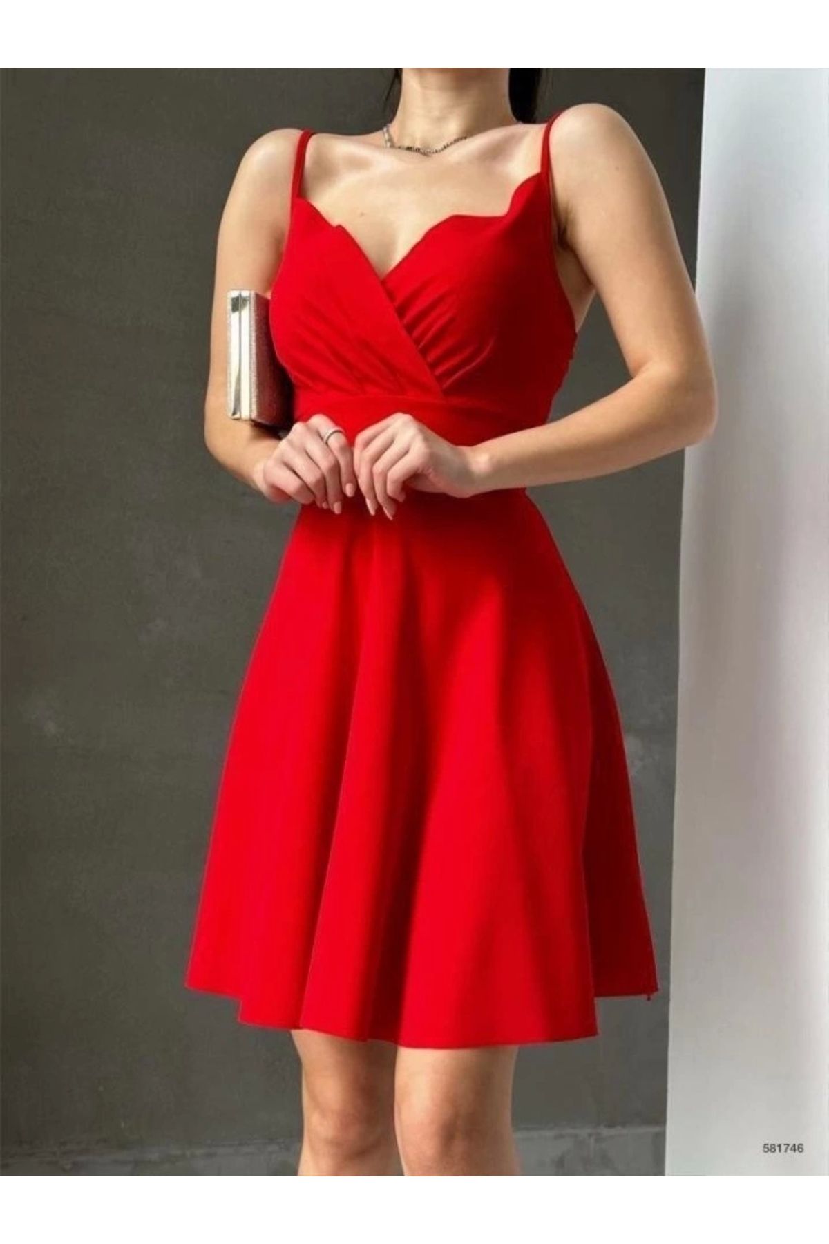 Butik Kadın Dalgıç Krep Kumaş Askılı Mini Elbise