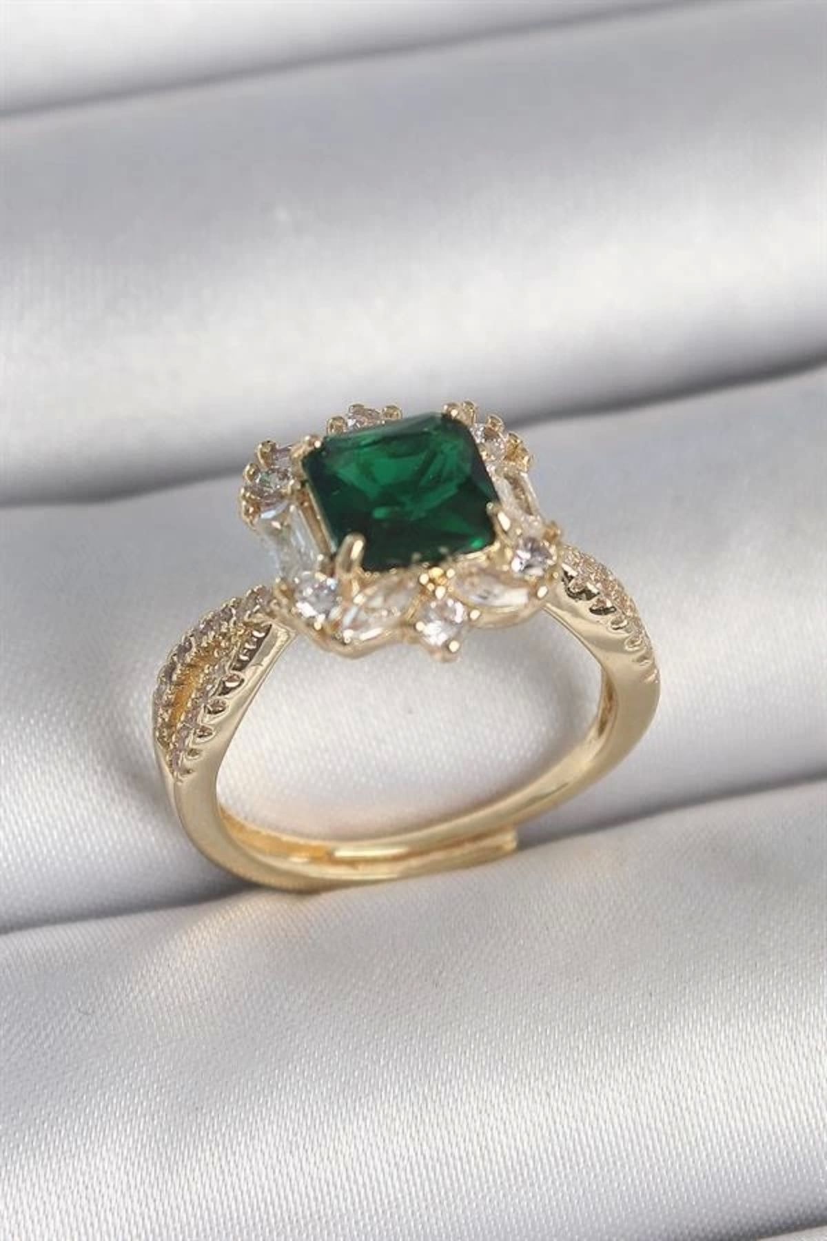 Lale Moda Pirinç Gold Renk Zirkon Taşlı Yeşil Kare Tektaş Model Kadın Yüzük