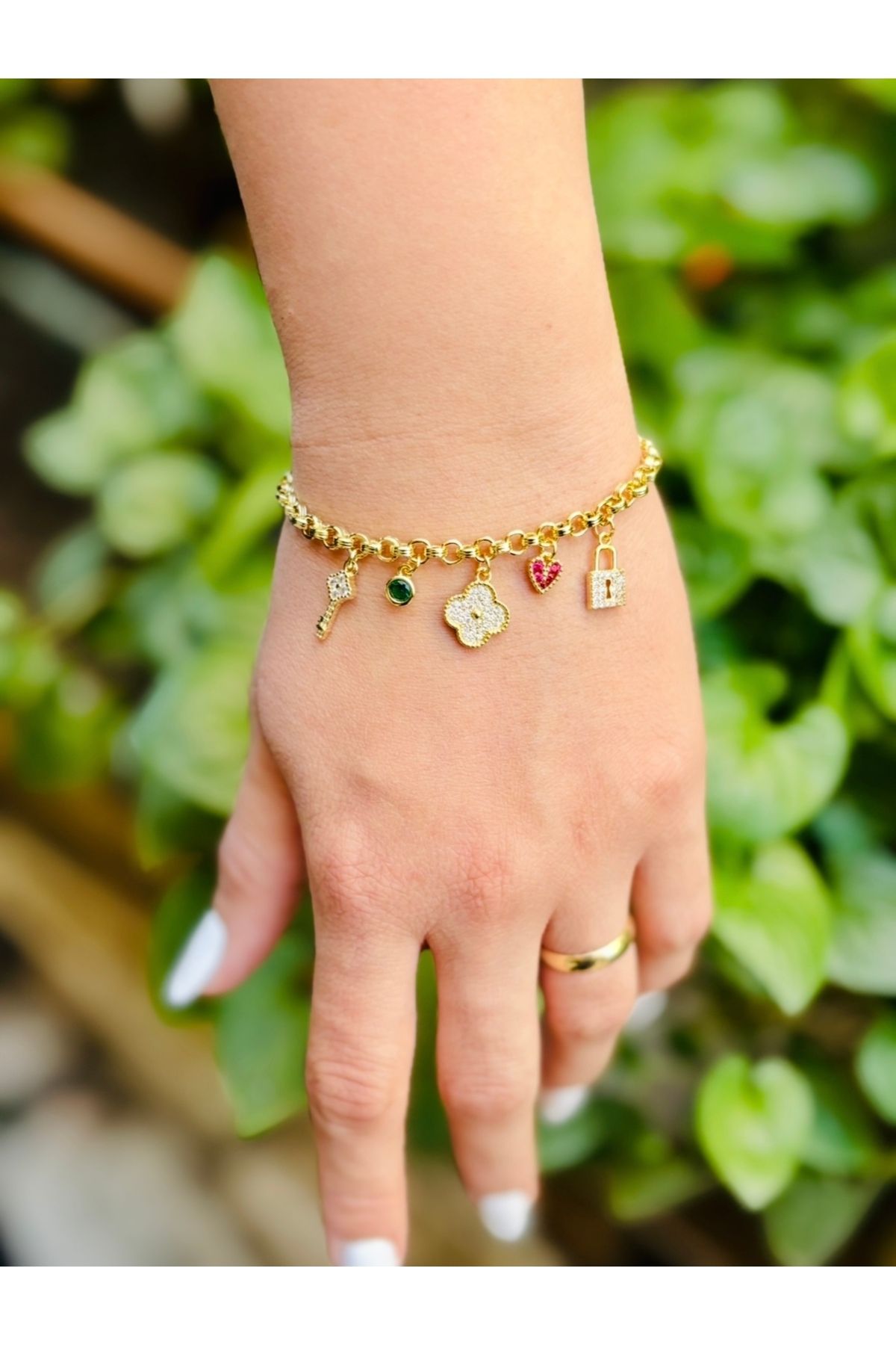 henahera accessory Zirkon Taşlı Kalp , Anahtar , Yonca , Kilit Charmlı 14k Altın Kaplama Şans Bileklik