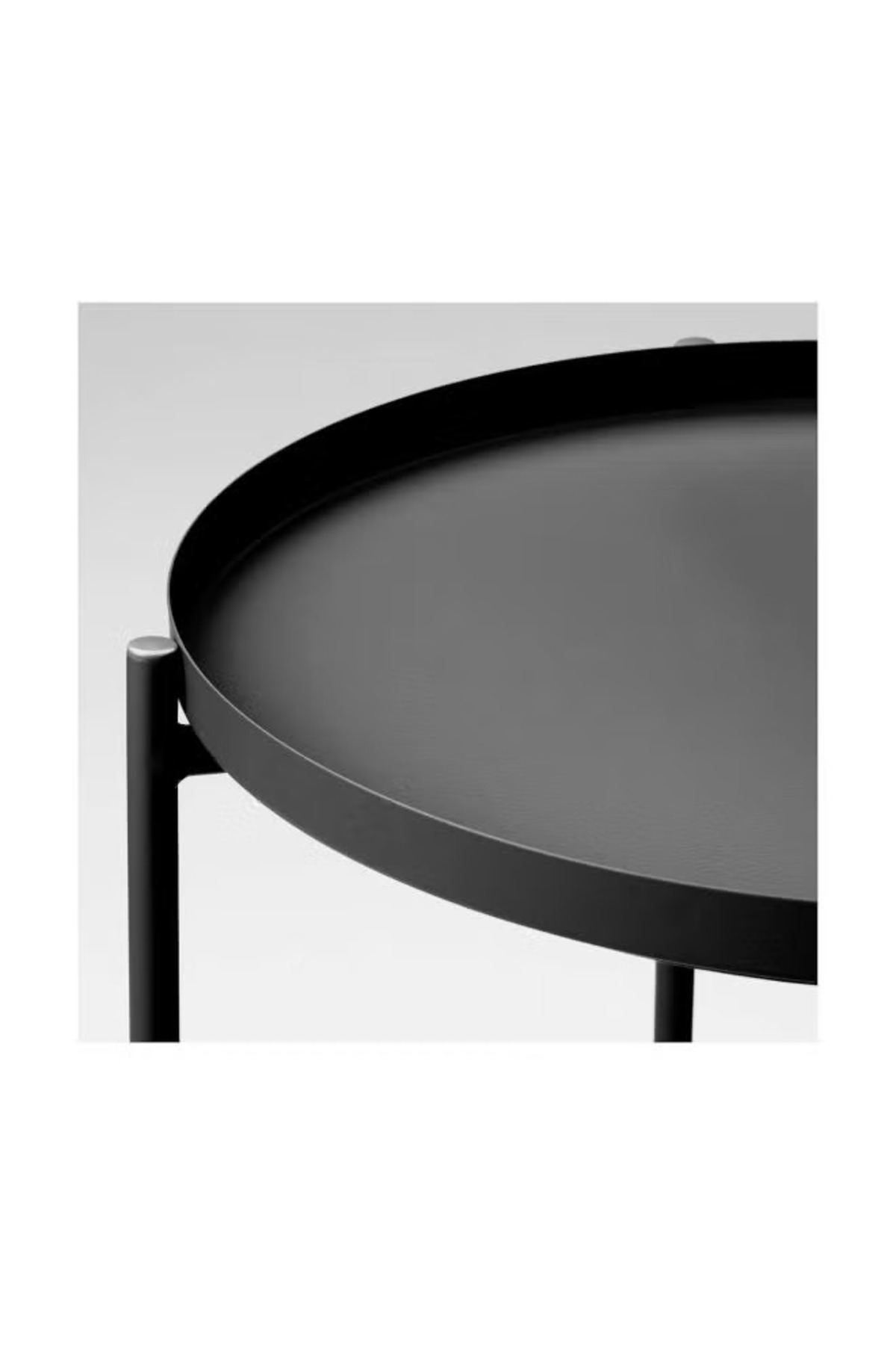 طاولة فولاذية مستديرة باللون الأسود