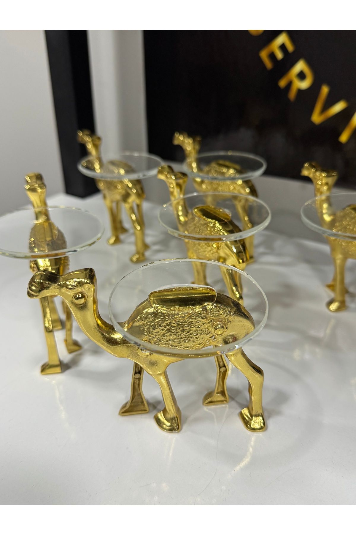 Elzemm store DEKORATİF GOLD DEVE AKSESUARI AYAKLI CAM LOKUMLUK 6 ADET KAHVE YANI
