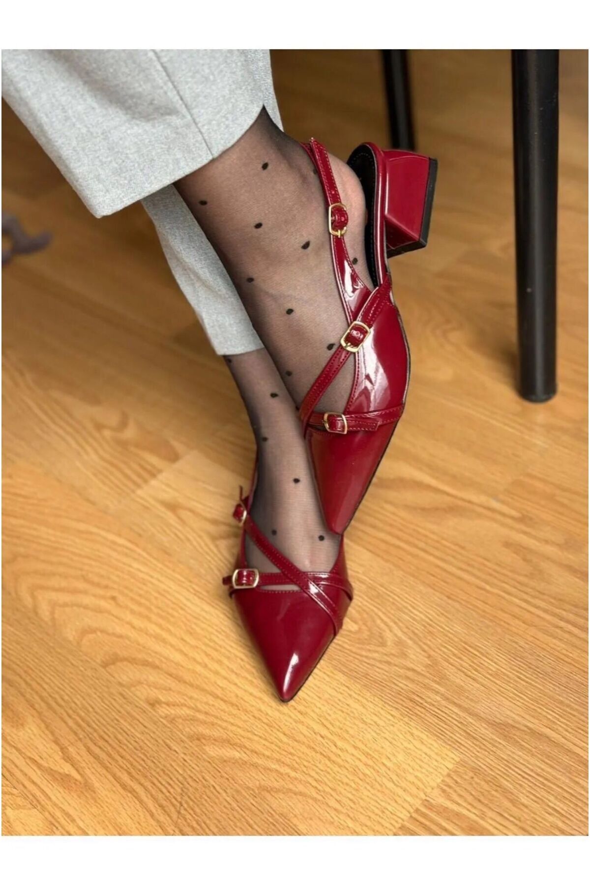 MAYA SHOES Nazik Topuklu ayakkabı Arkası açık çift bantlı Sivri burun Topuk boyu 4cm Kadın topuklu ayakkabı