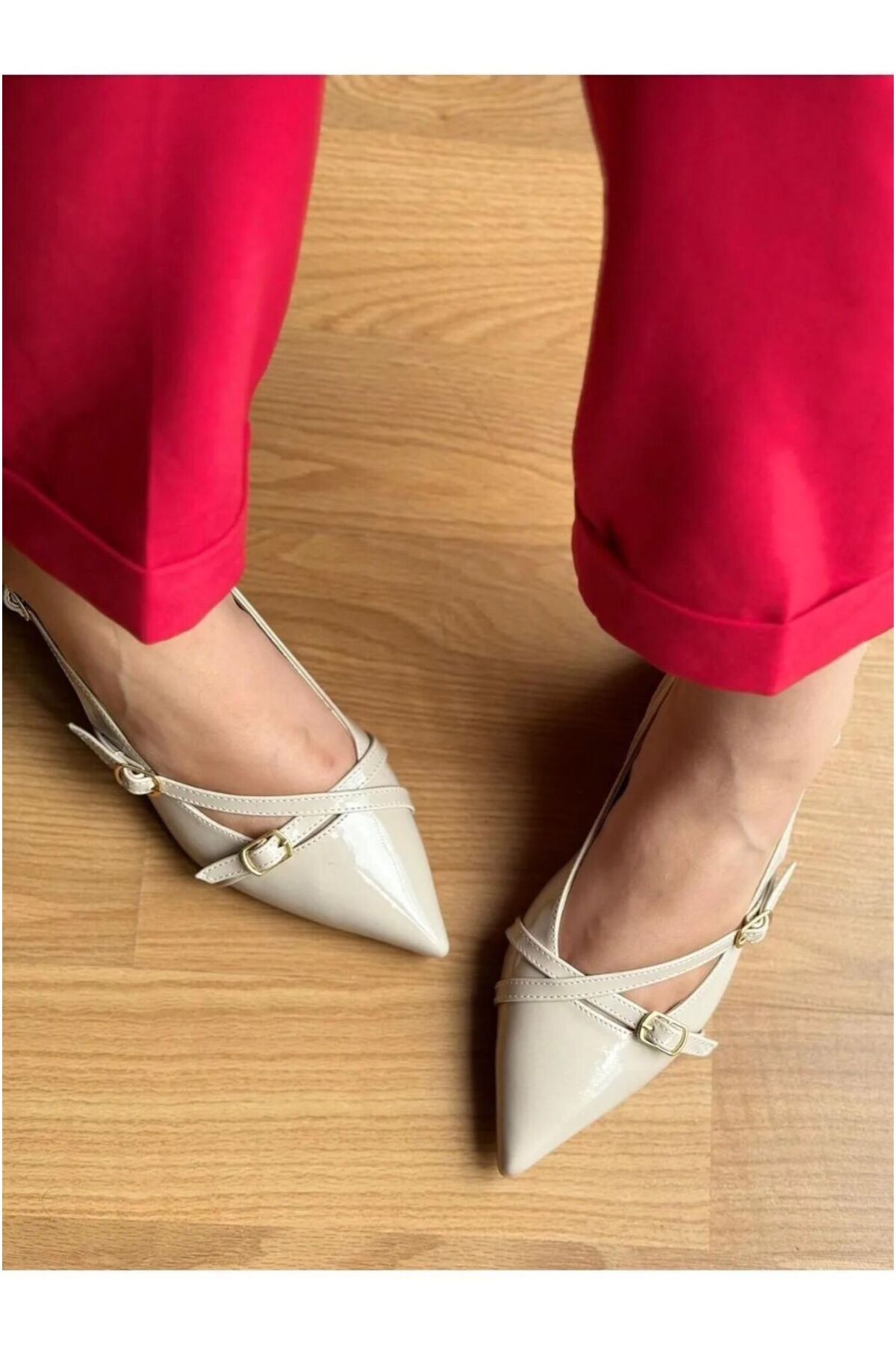 MAYA SHOES Nazik Topuklu ayakkabı Arkası açık çift bantlı Sivri burun Topuk boyu 4cm Kadın topuklu ayakkabı
