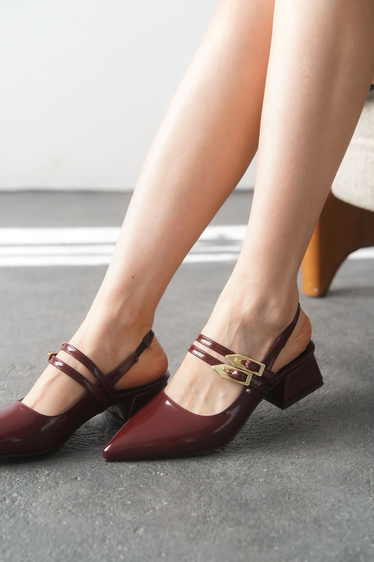 GOFFSHOES Kadın Gray Tokalı Kısa Topuk Ayakkabı - Bordo-Rugan