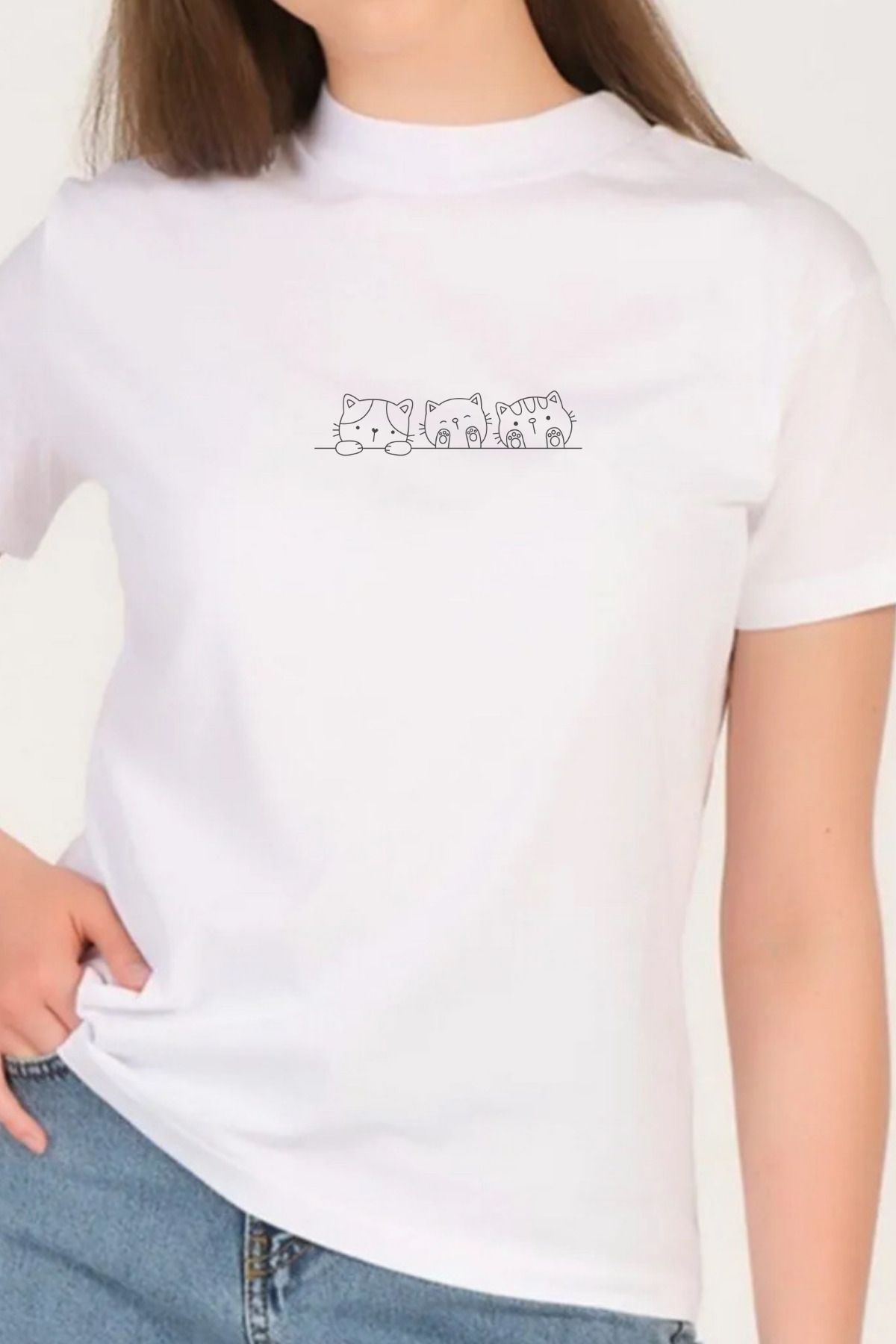 PHIL HILL Kedi Baskılı Kadın Beyaz Dik Yaka T-shirt %100 Pamuk