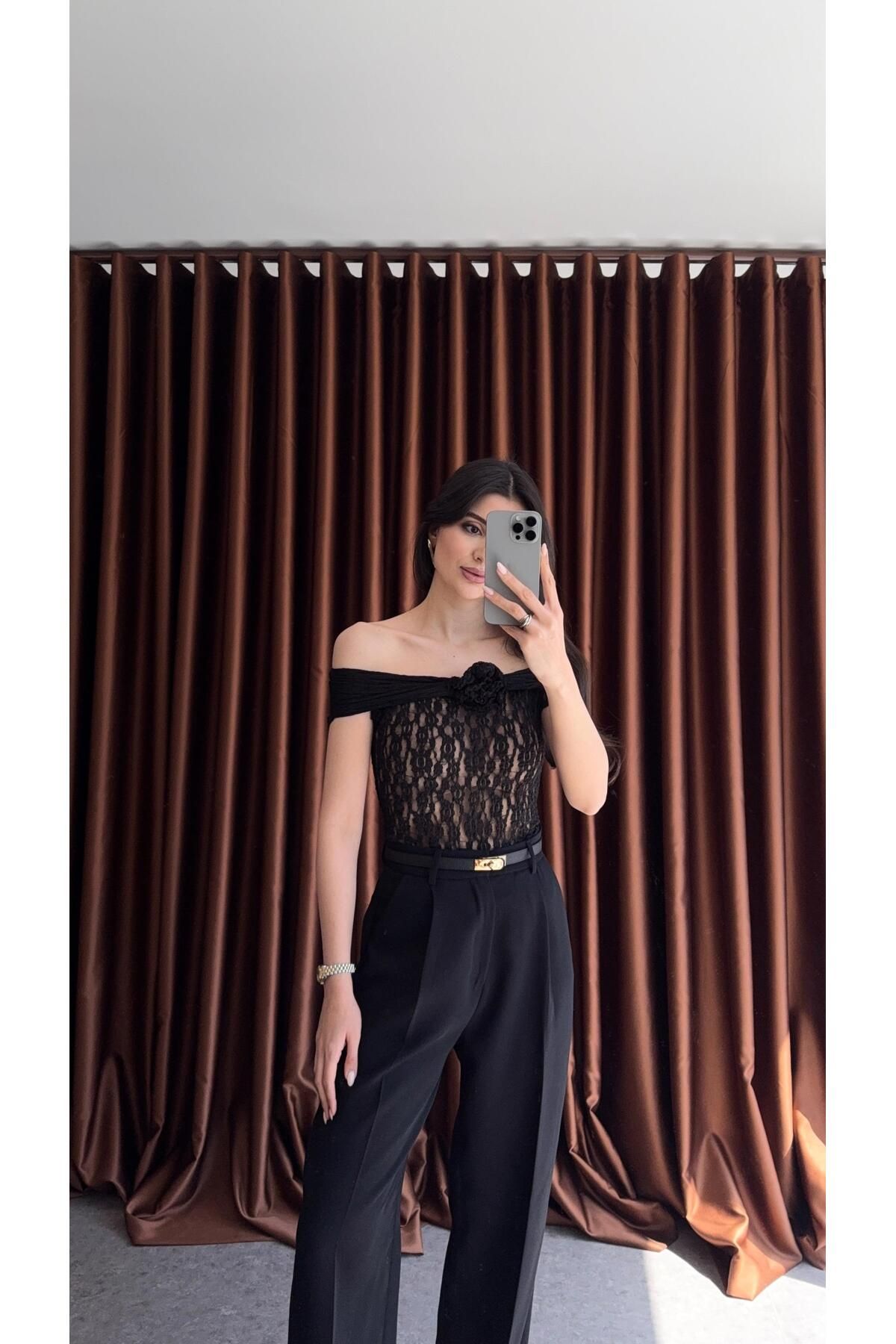 HAZELANNA Güllü Transparan Siyah Bluz