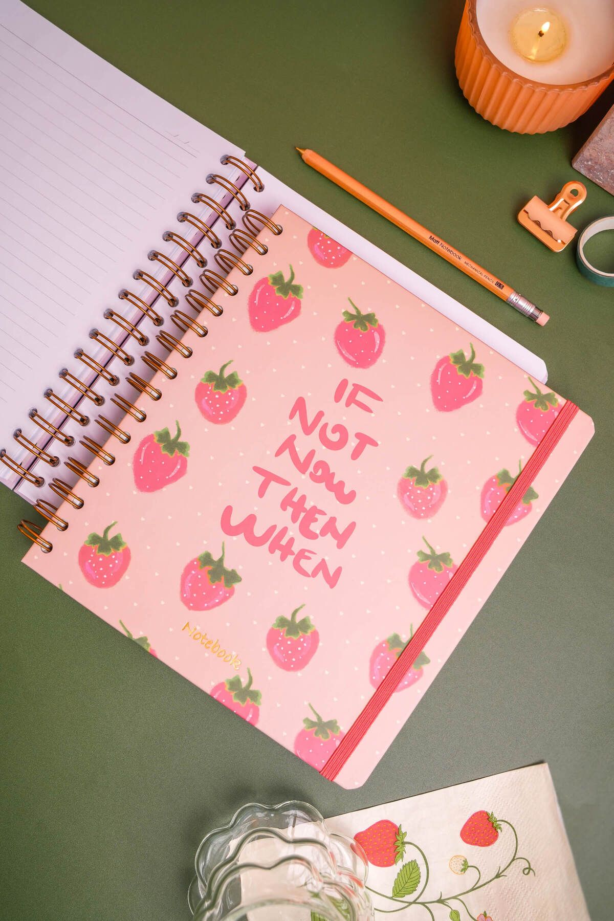 Matt Notebook 19x21 cm Kare Lastikli Spiralli Sert Kapak Not Defteri Çizgili Çilek